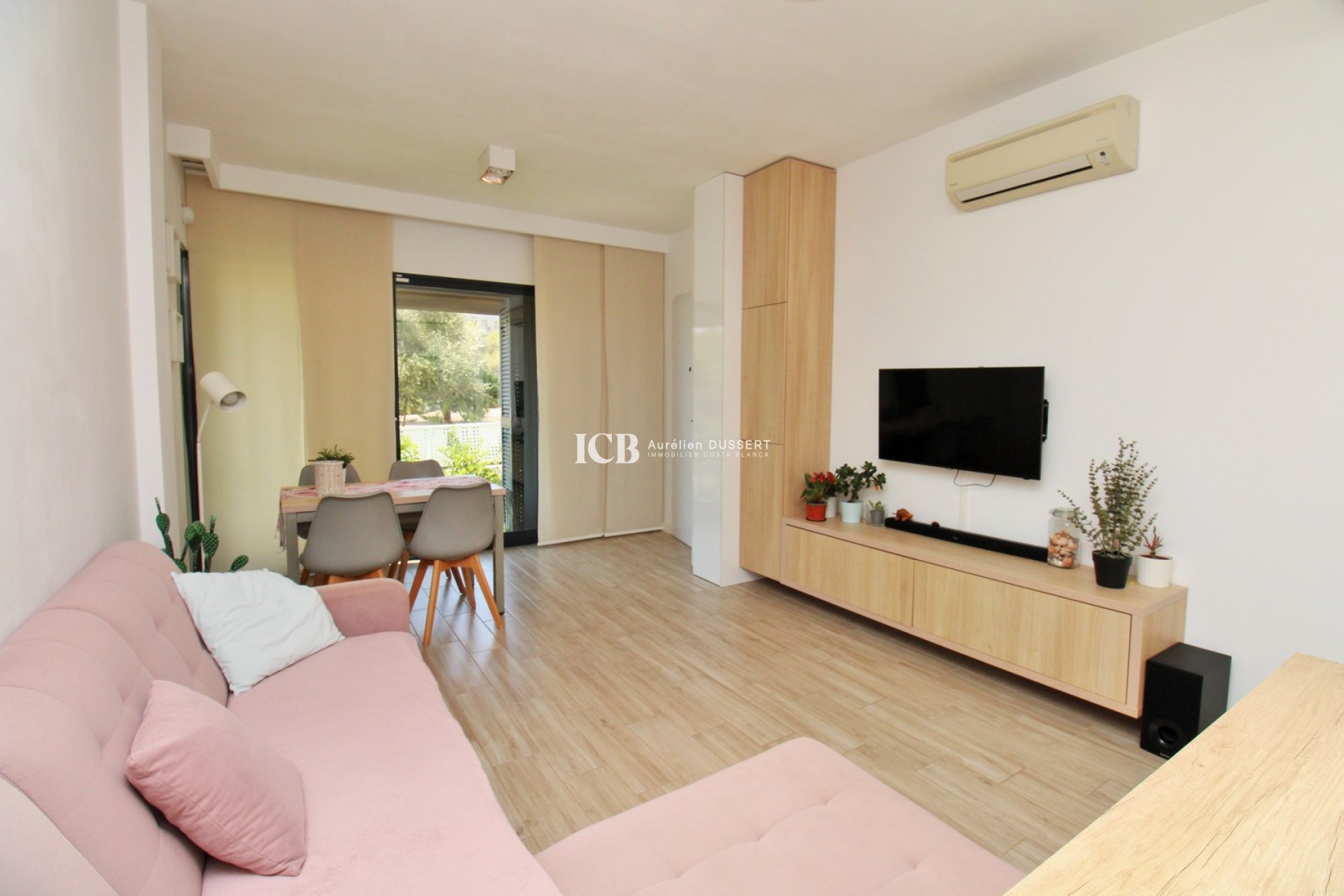 Resale - Villa -
Orihuela Costa - La Zenia