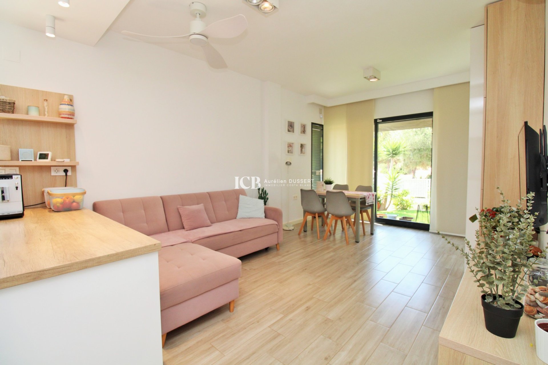 Resale - Villa -
Orihuela Costa - La Zenia