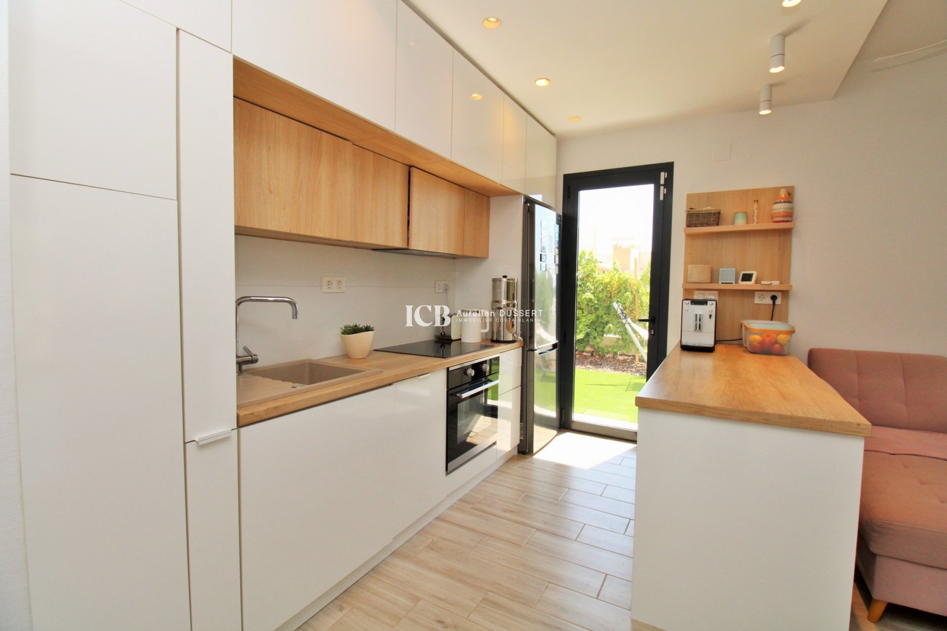 Resale - Villa -
Orihuela Costa - La Zenia