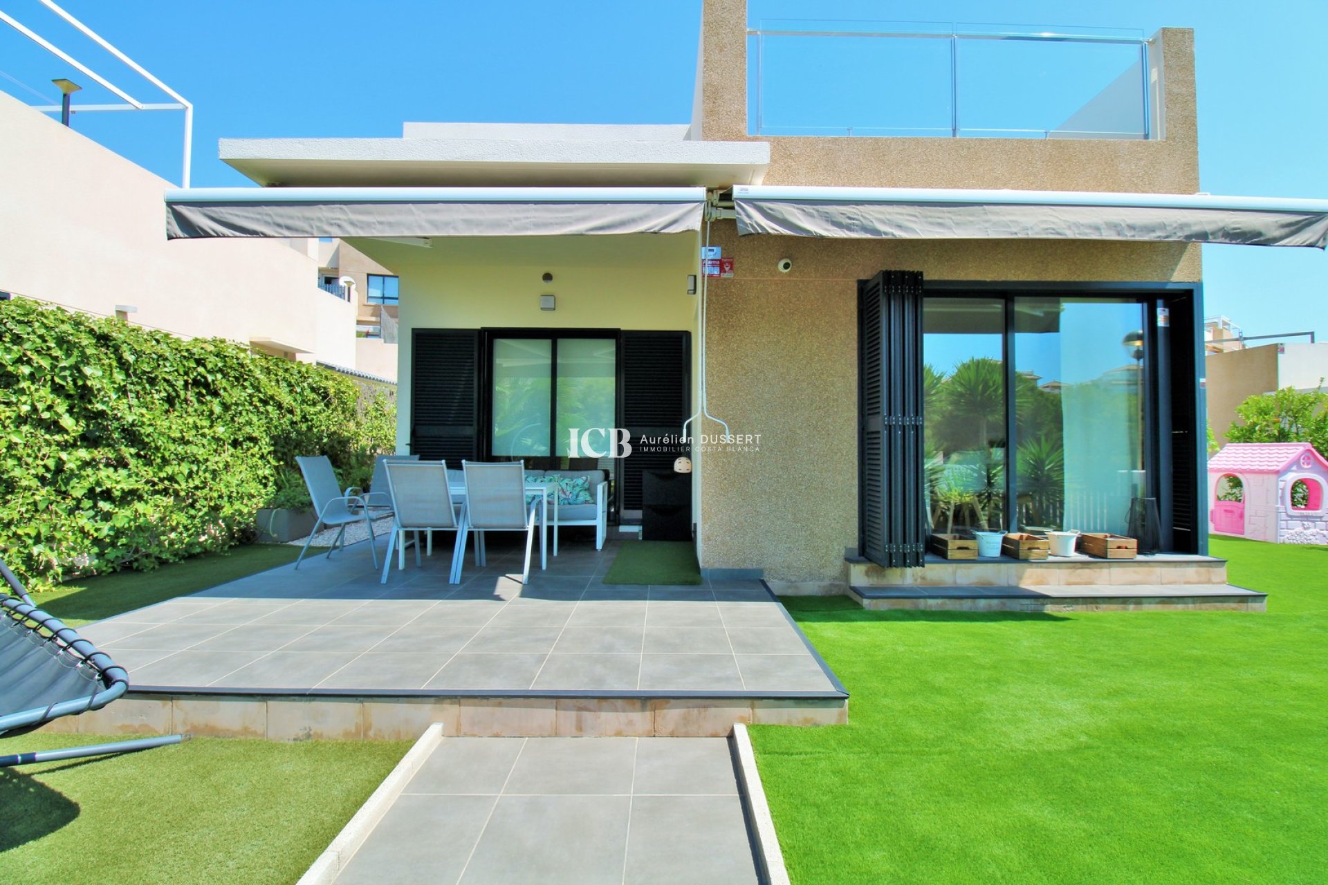 Resale - Villa -
Orihuela Costa - La Zenia