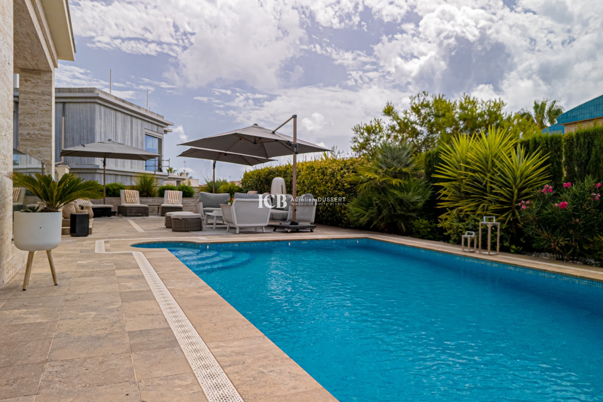 Resale - Villa -
Orihuela Costa - La Zenia