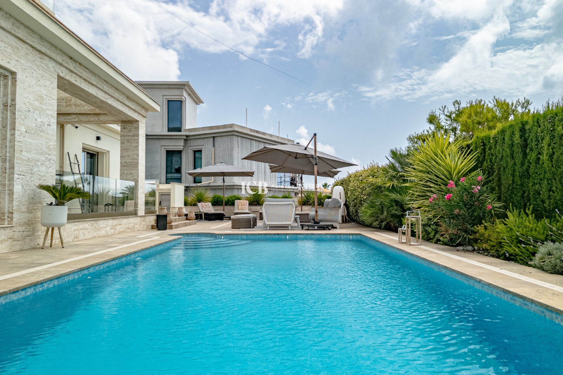 Resale - Villa -
Orihuela Costa - La Zenia