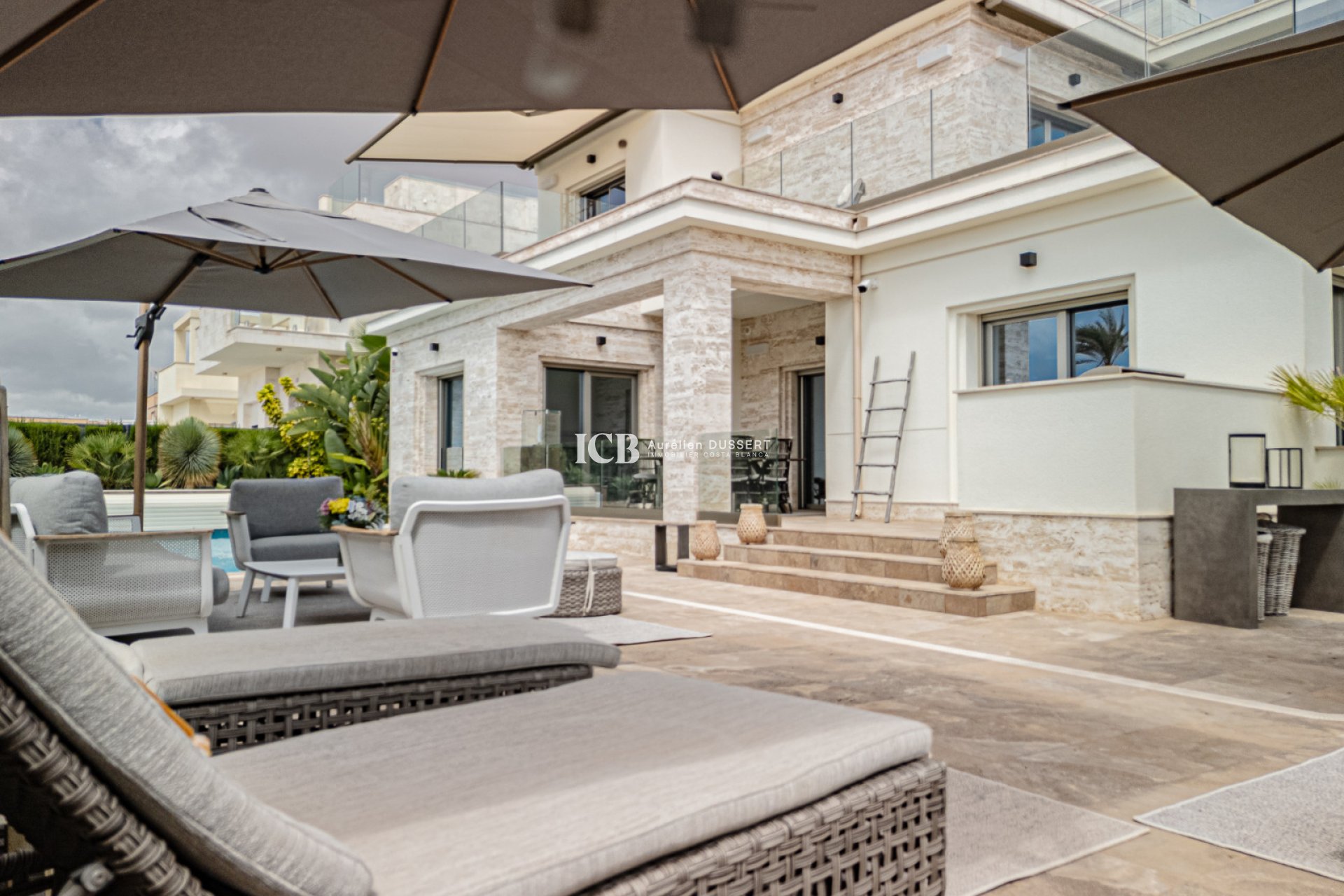 Resale - Villa -
Orihuela Costa - La Zenia