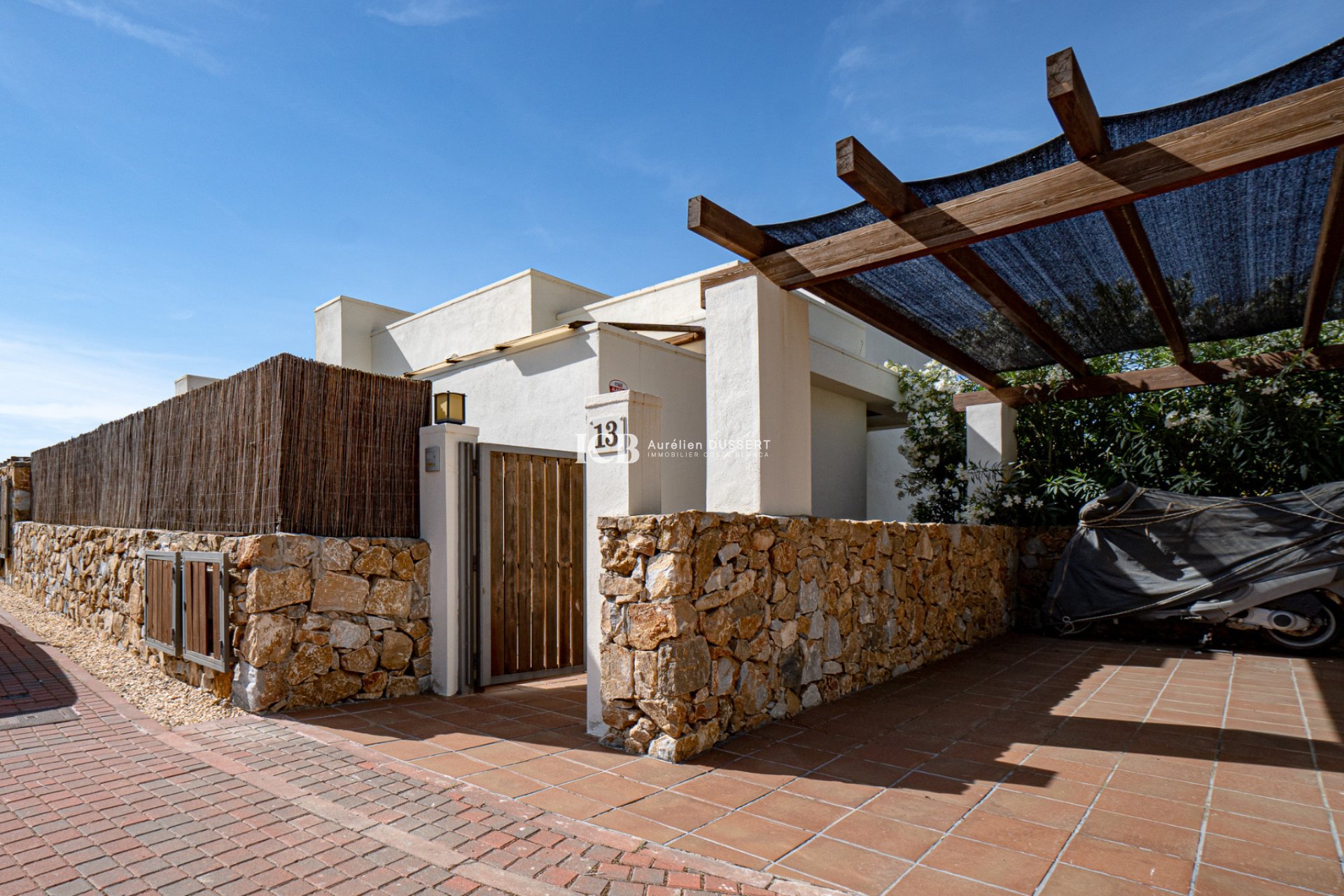 Resale - Villa -
Orihuela Costa - Las Colinas Golf