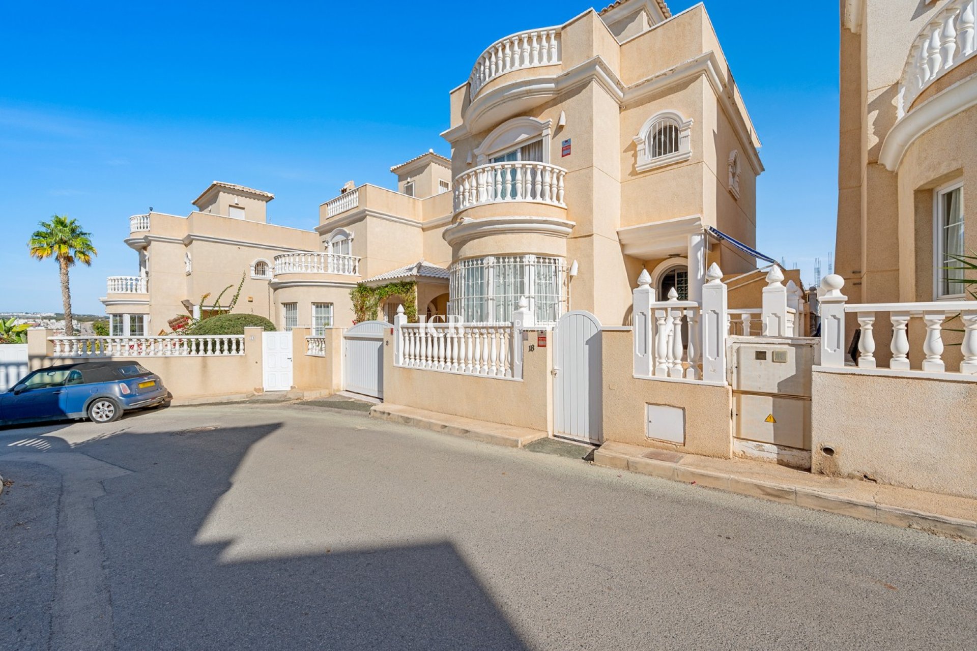 Resale - Villa -
Orihuela Costa - Los Balcones - Los Altos del Edén