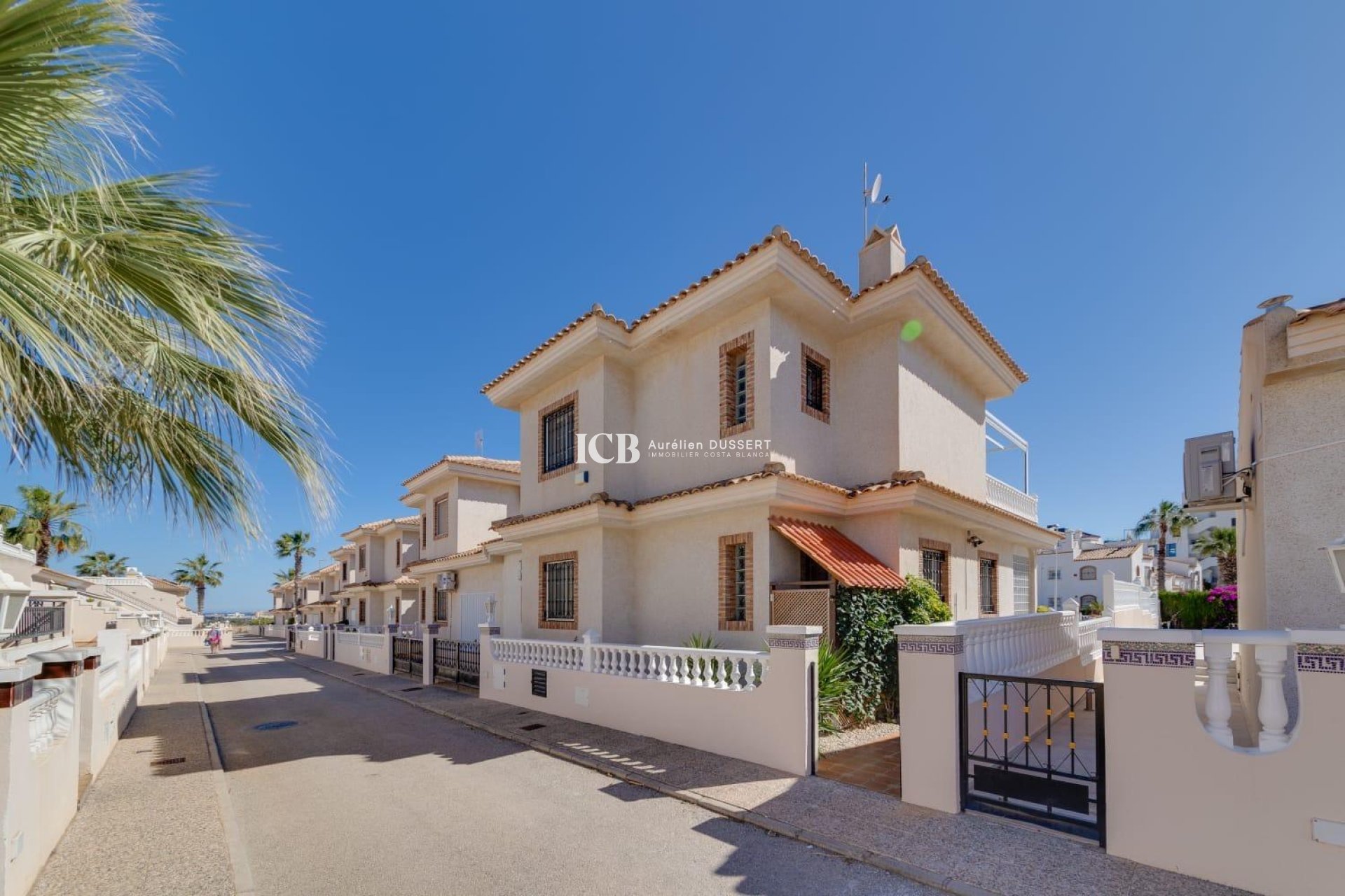 Resale - Villa -
Orihuela Costa - Los Dolses