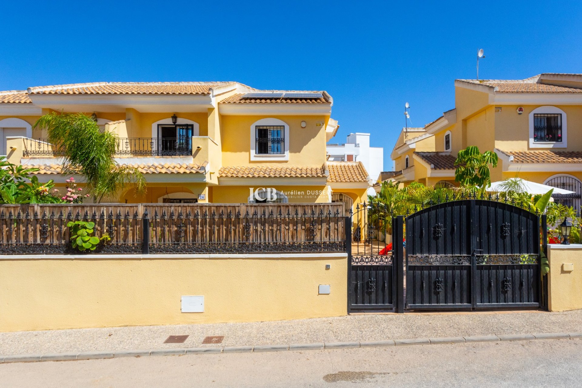 Resale - Villa -
Orihuela Costa - Los Dolses