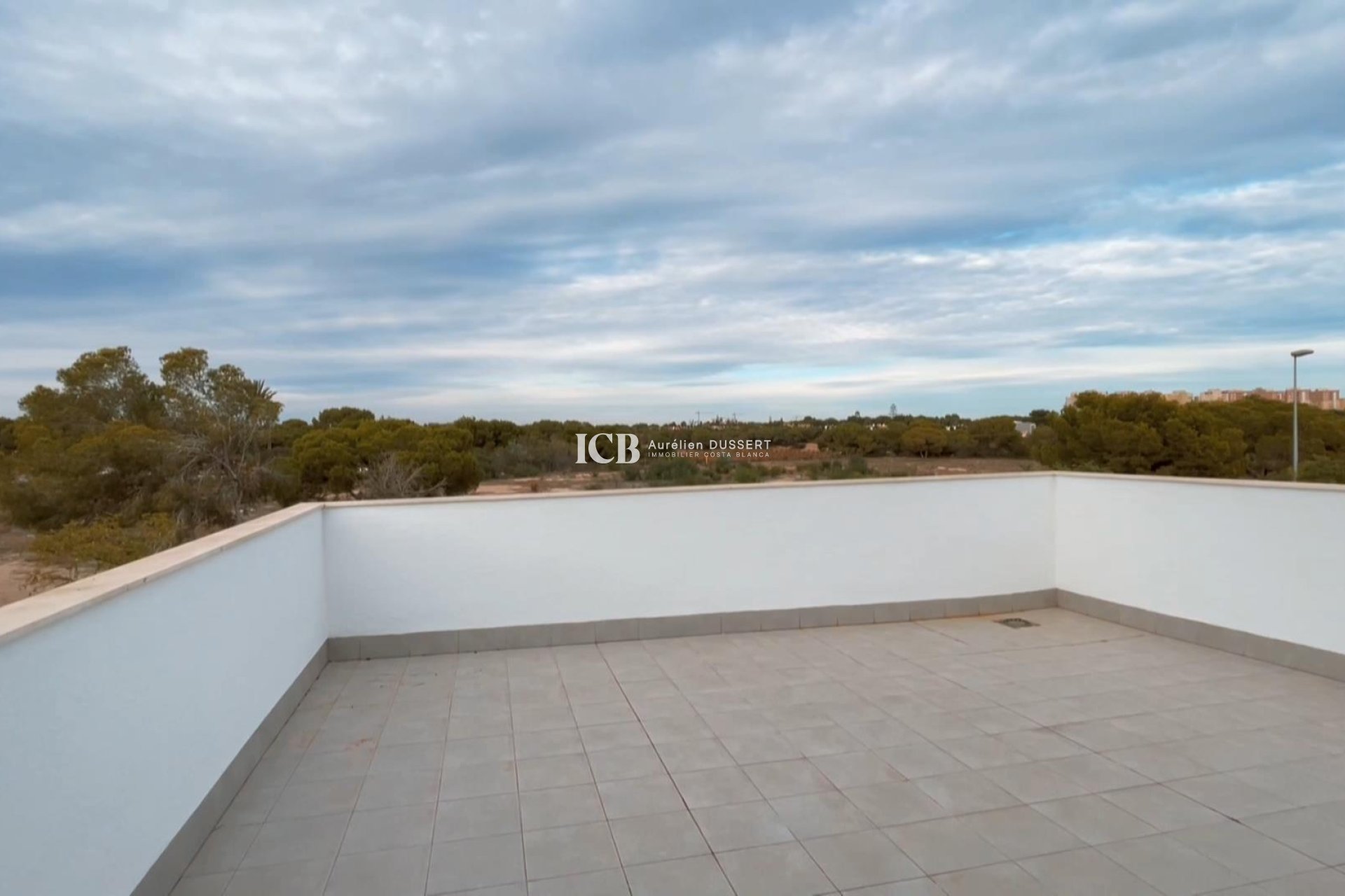 Resale - Villa -
Orihuela Costa - Mil Palmeras