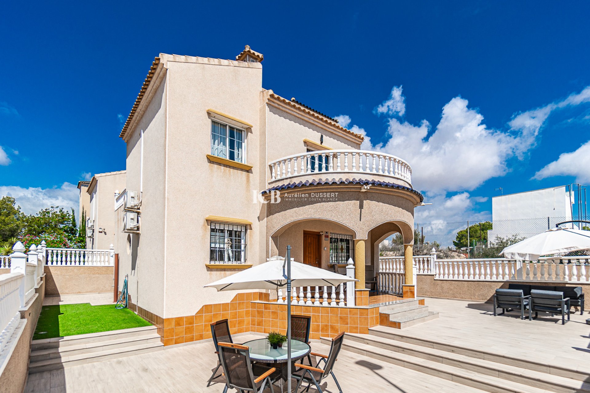 Resale - Villa -
Orihuela Costa - Pau 26