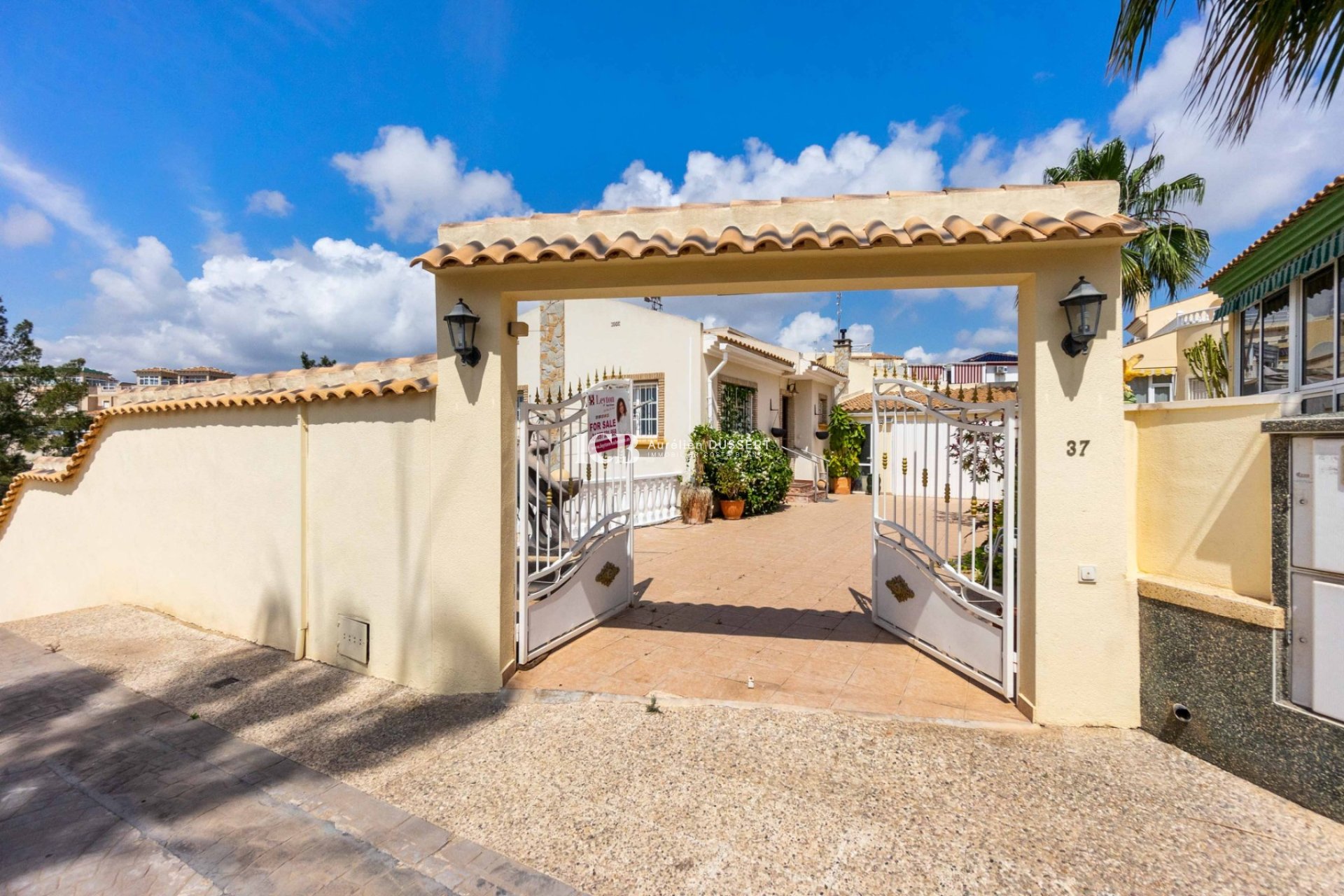 Resale - Villa -
Orihuela Costa - Playa Flamenca