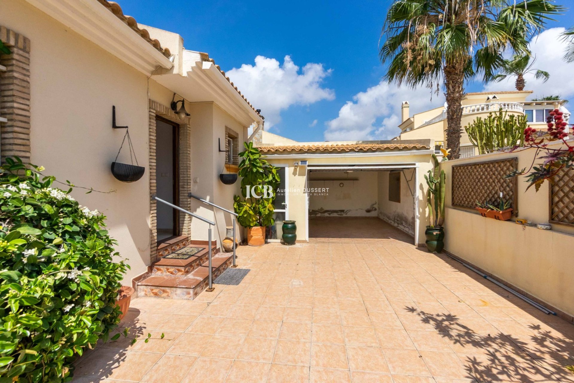 Resale - Villa -
Orihuela Costa - Playa Flamenca