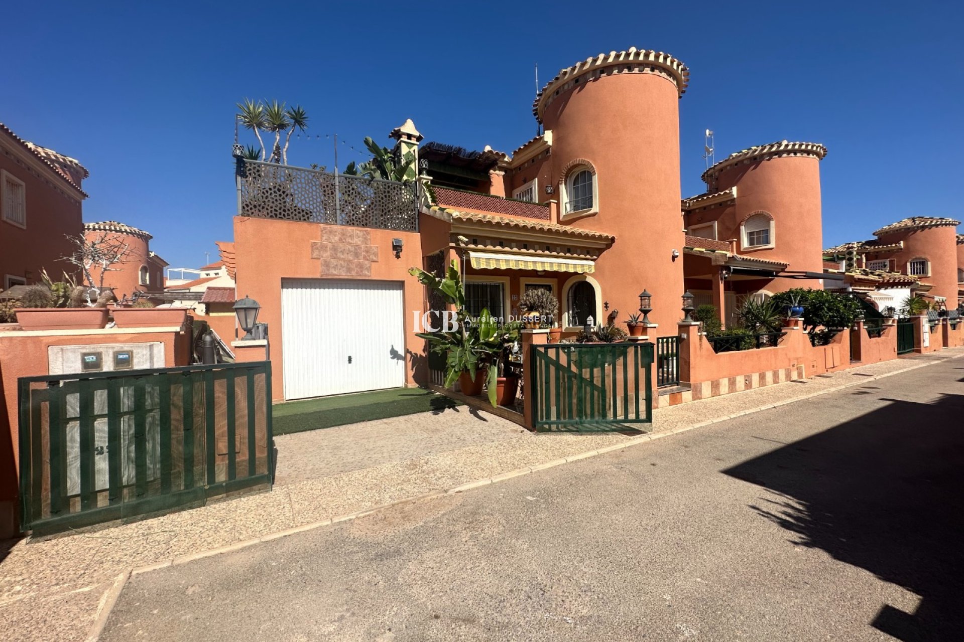 Resale - Villa -
Orihuela Costa - Playa Flamenca