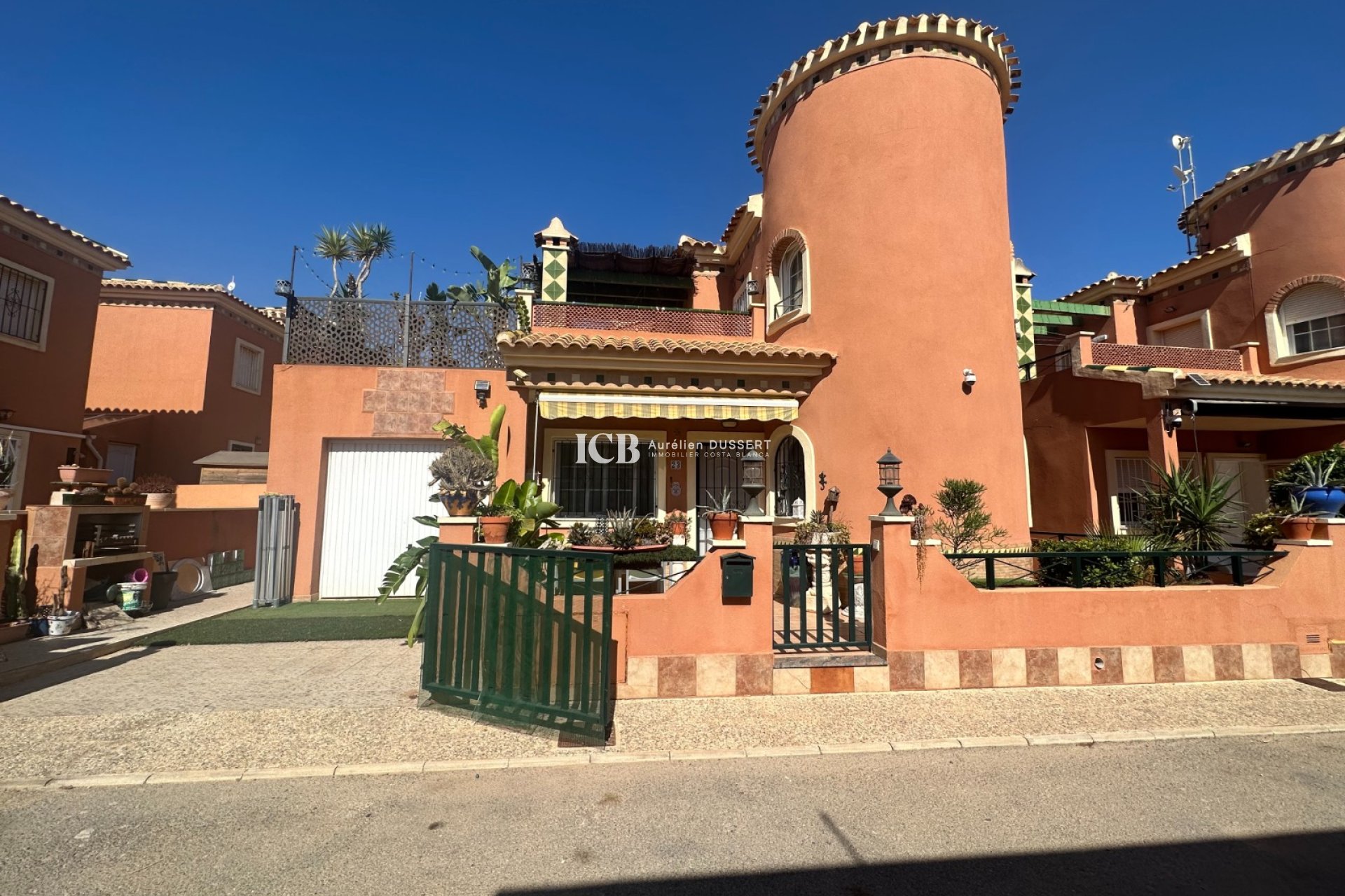 Resale - Villa -
Orihuela Costa - Playa Flamenca