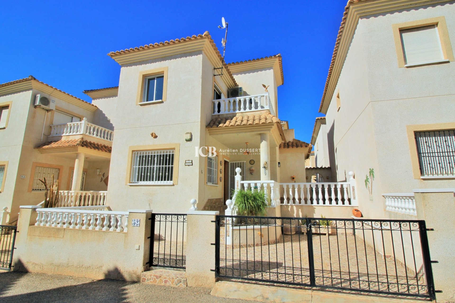 Resale - Villa -
Orihuela Costa - Playa Flamenca