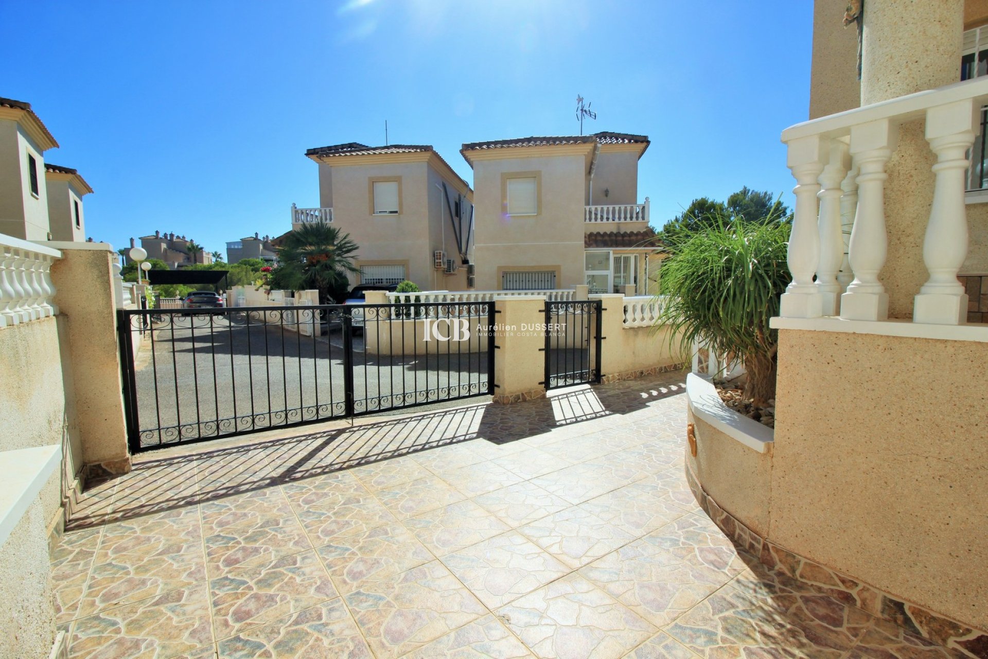 Resale - Villa -
Orihuela Costa - Playa Flamenca