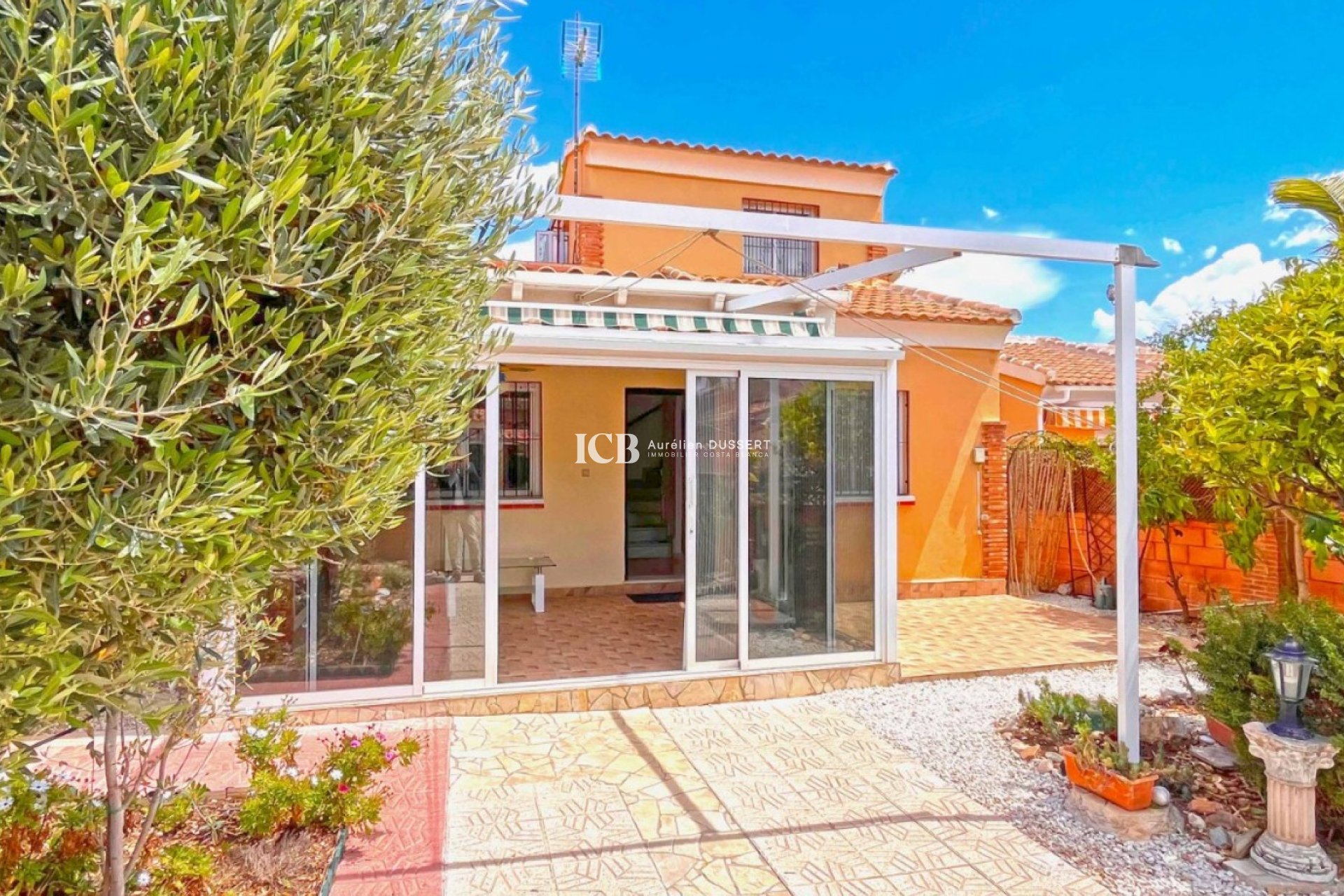 Resale - Villa -
Orihuela Costa - Playa Flamenca