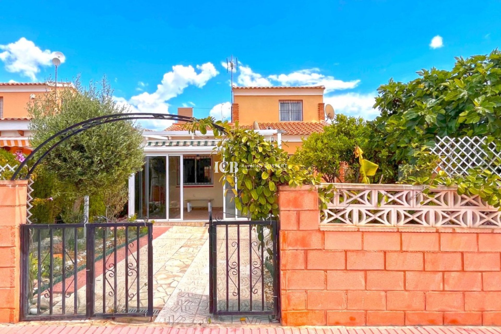 Resale - Villa -
Orihuela Costa - Playa Flamenca