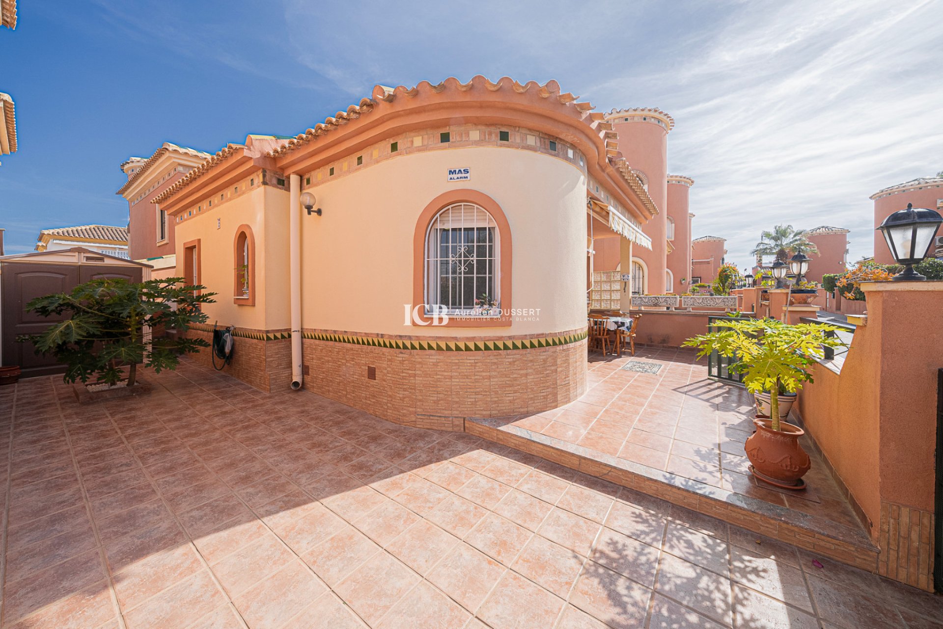 Resale - Villa -
Orihuela Costa - Playa Flamenca