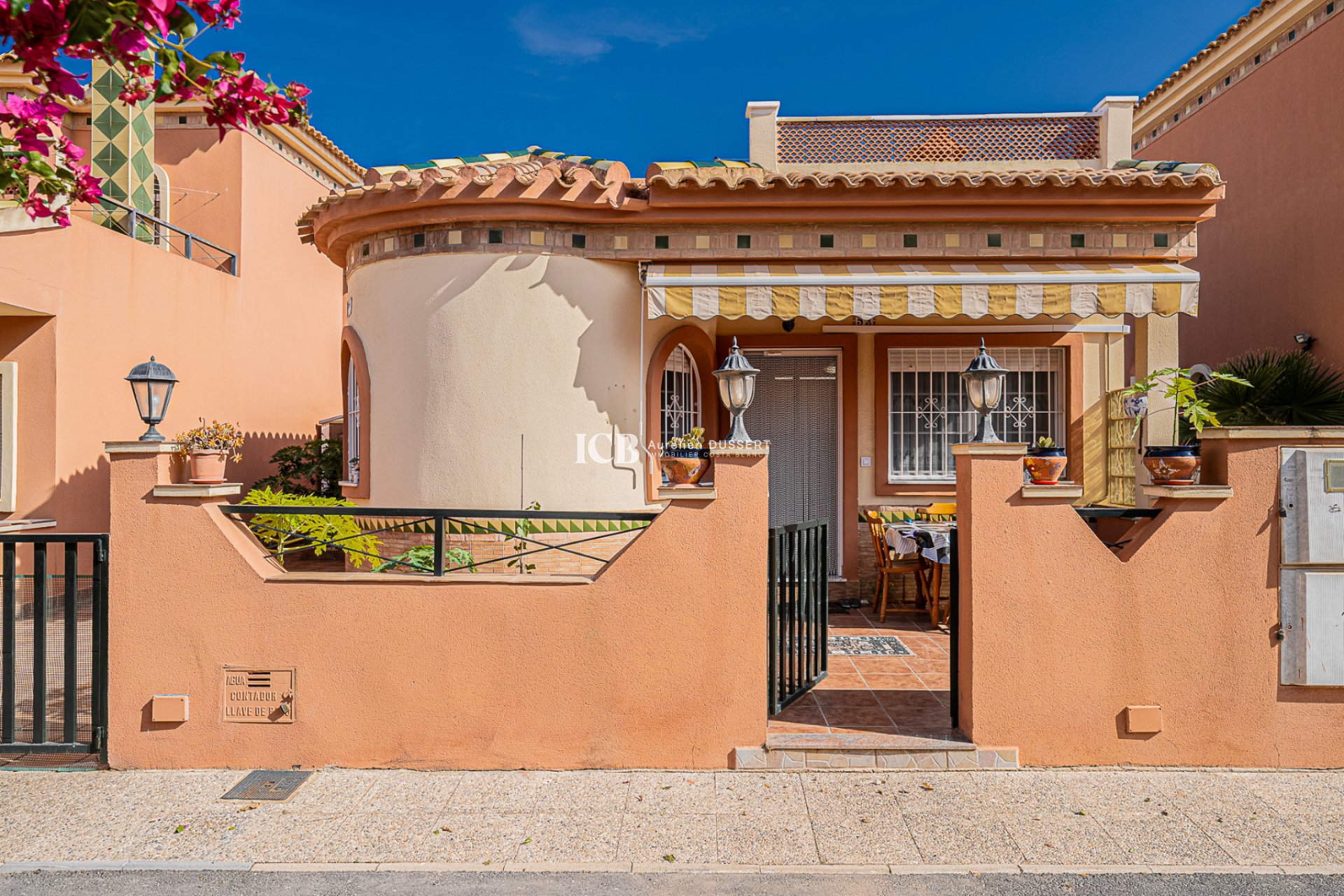 Resale - Villa -
Orihuela Costa - Playa Flamenca