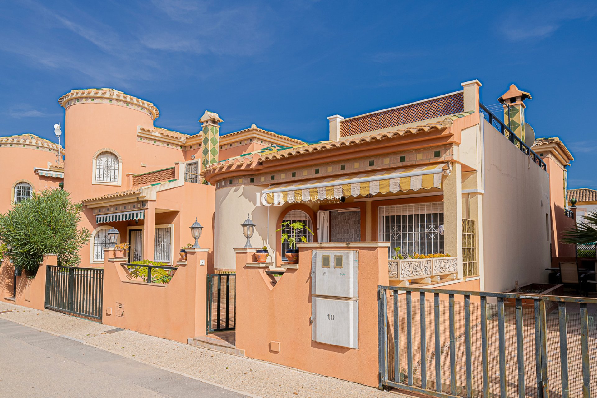 Resale - Villa -
Orihuela Costa - Playa Flamenca