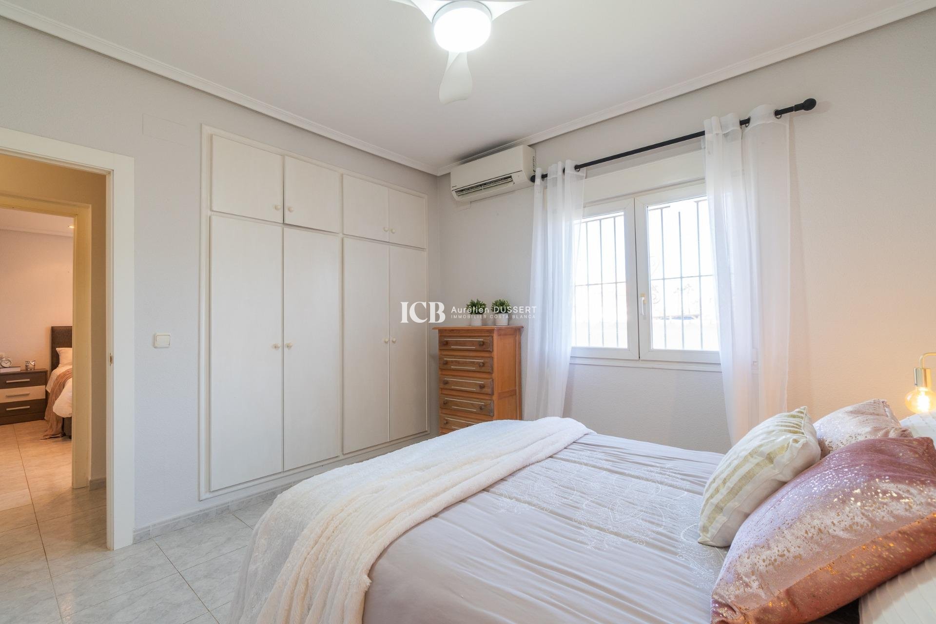 Resale - Villa -
Orihuela Costa - Playa Flamenca