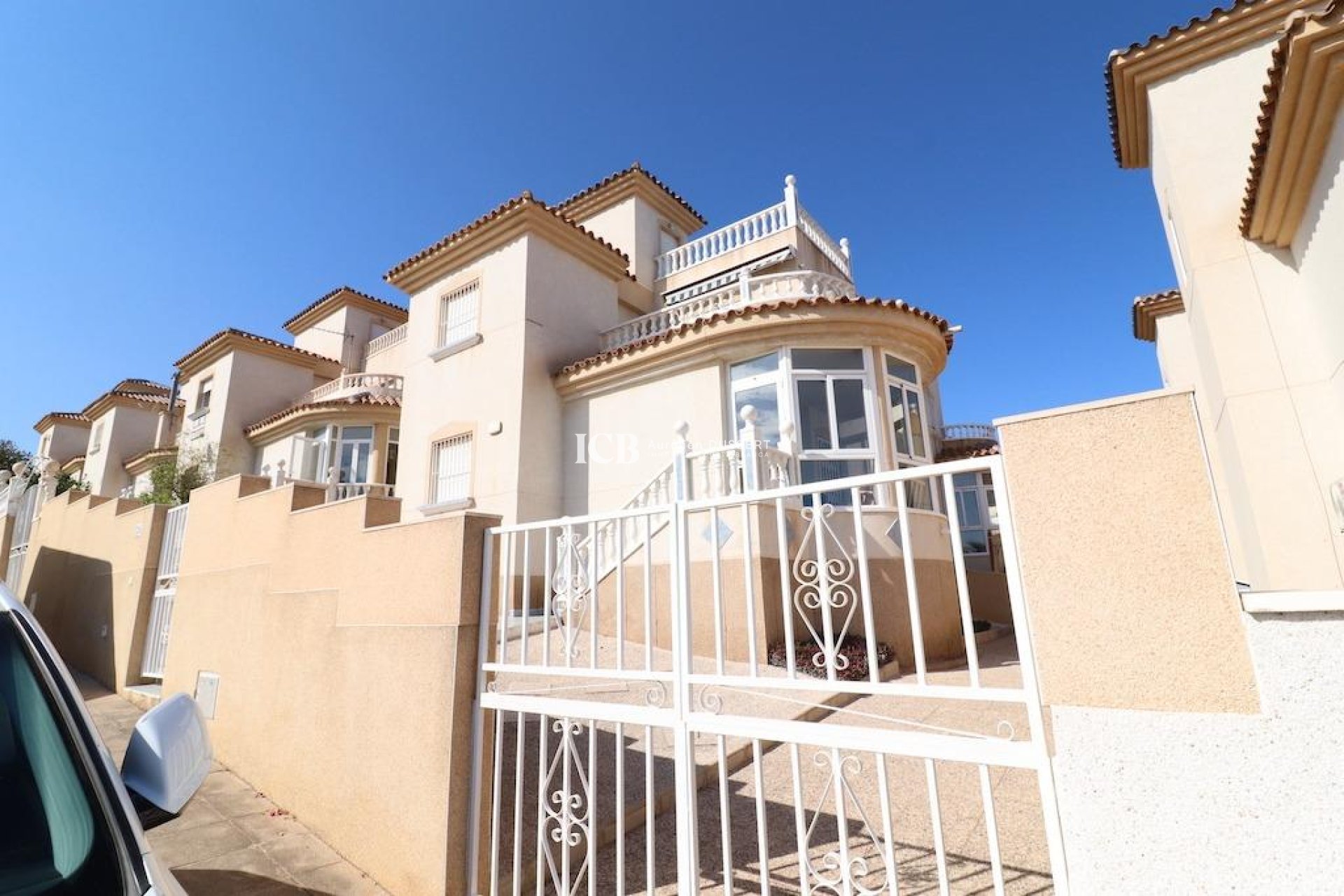 Resale - Villa -
Orihuela Costa - Villamartín