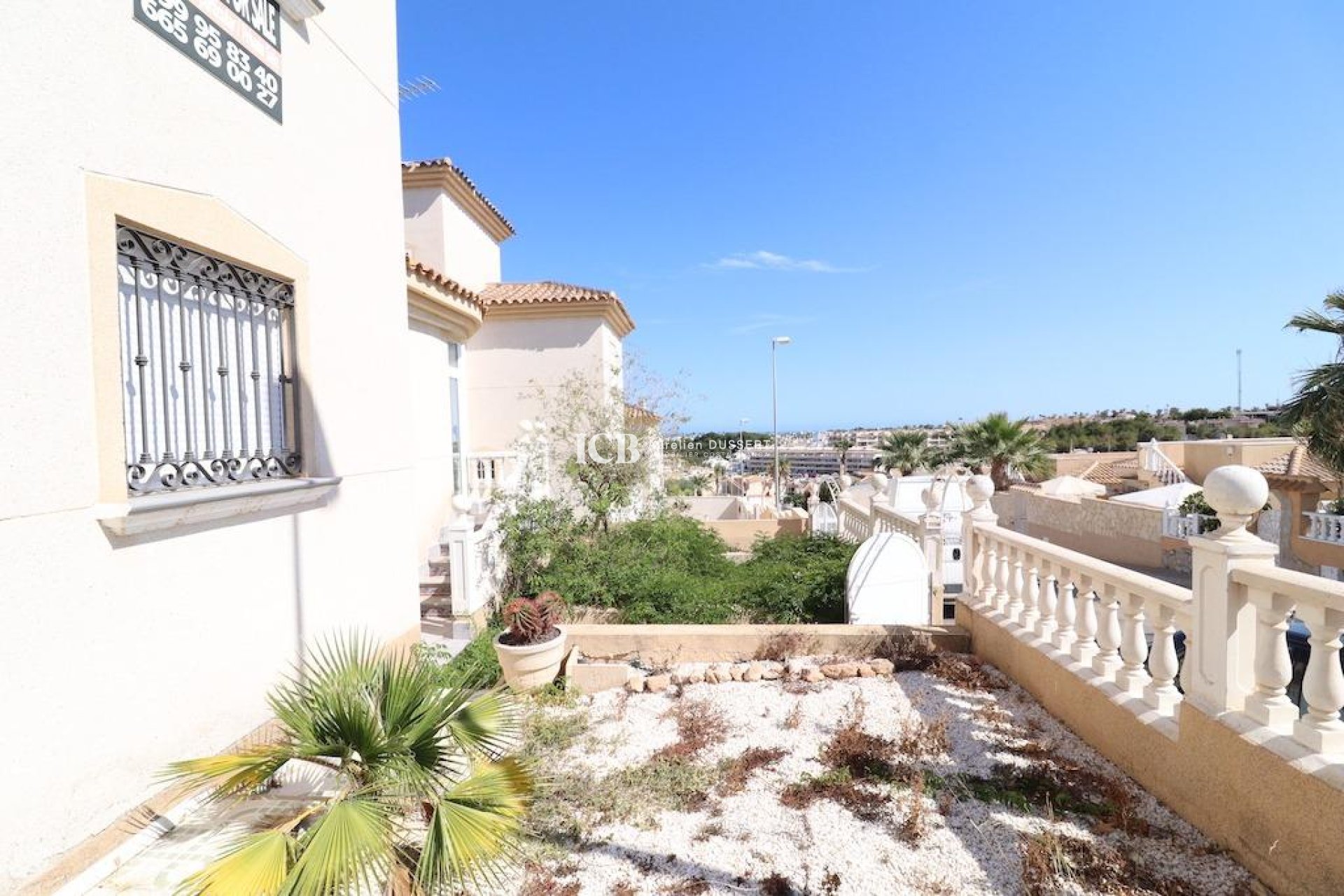 Resale - Villa -
Orihuela Costa - Villamartín