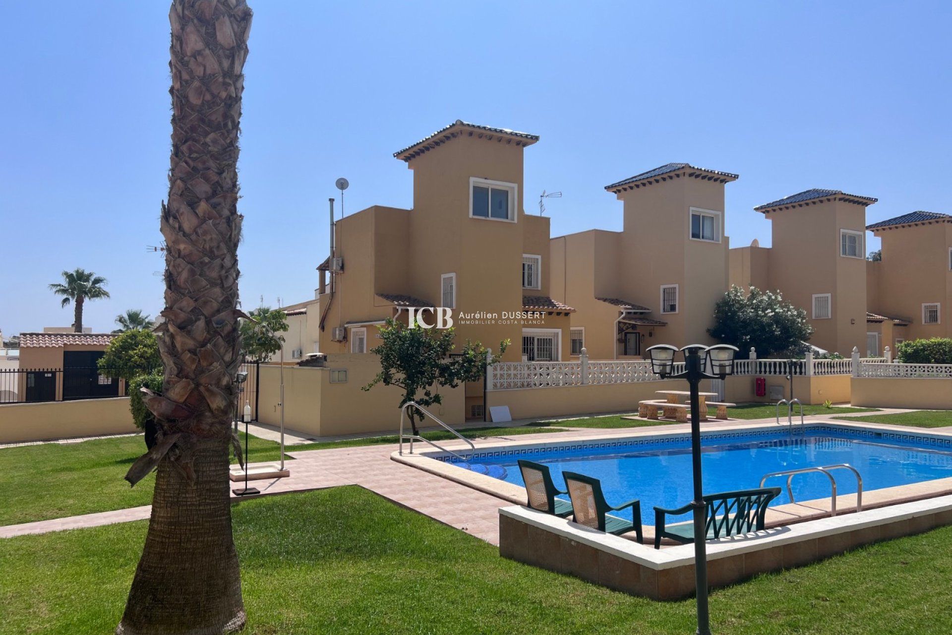 Resale - Villa -
Orihuela Costa - Villamartín