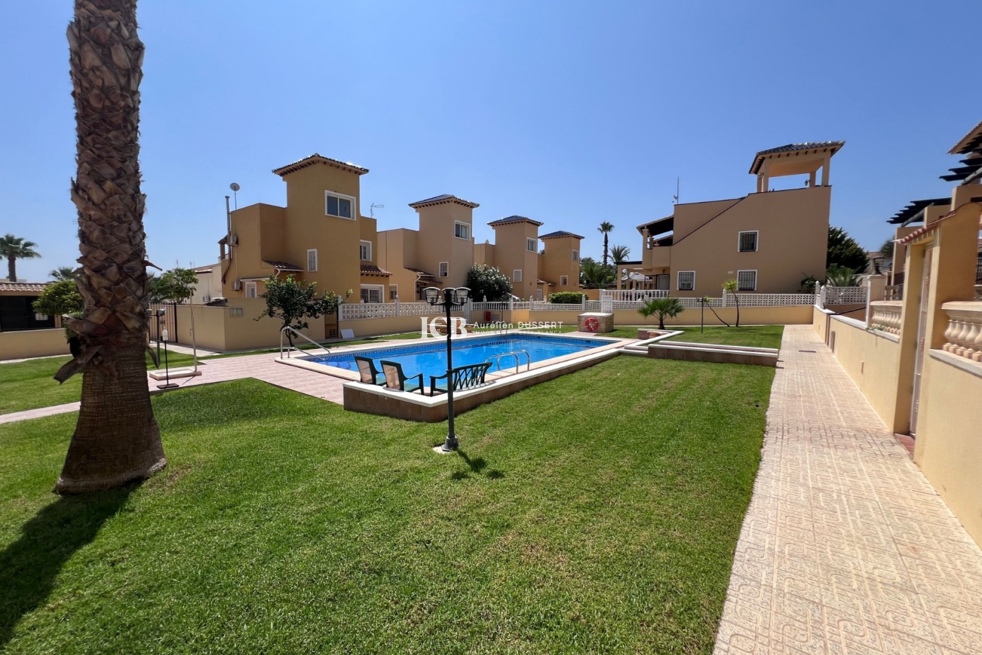 Resale - Villa -
Orihuela Costa - Villamartín