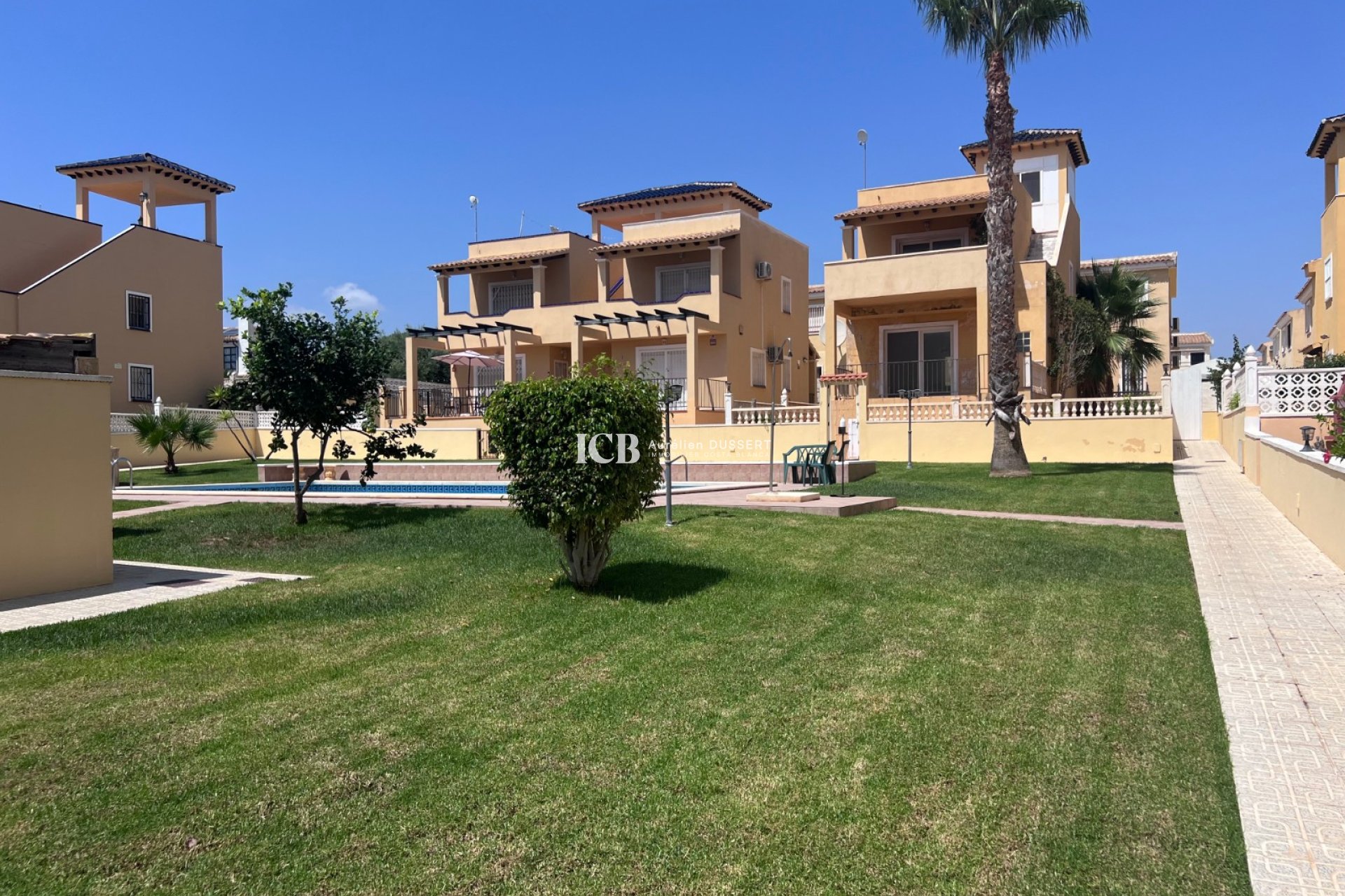 Resale - Villa -
Orihuela Costa - Villamartín