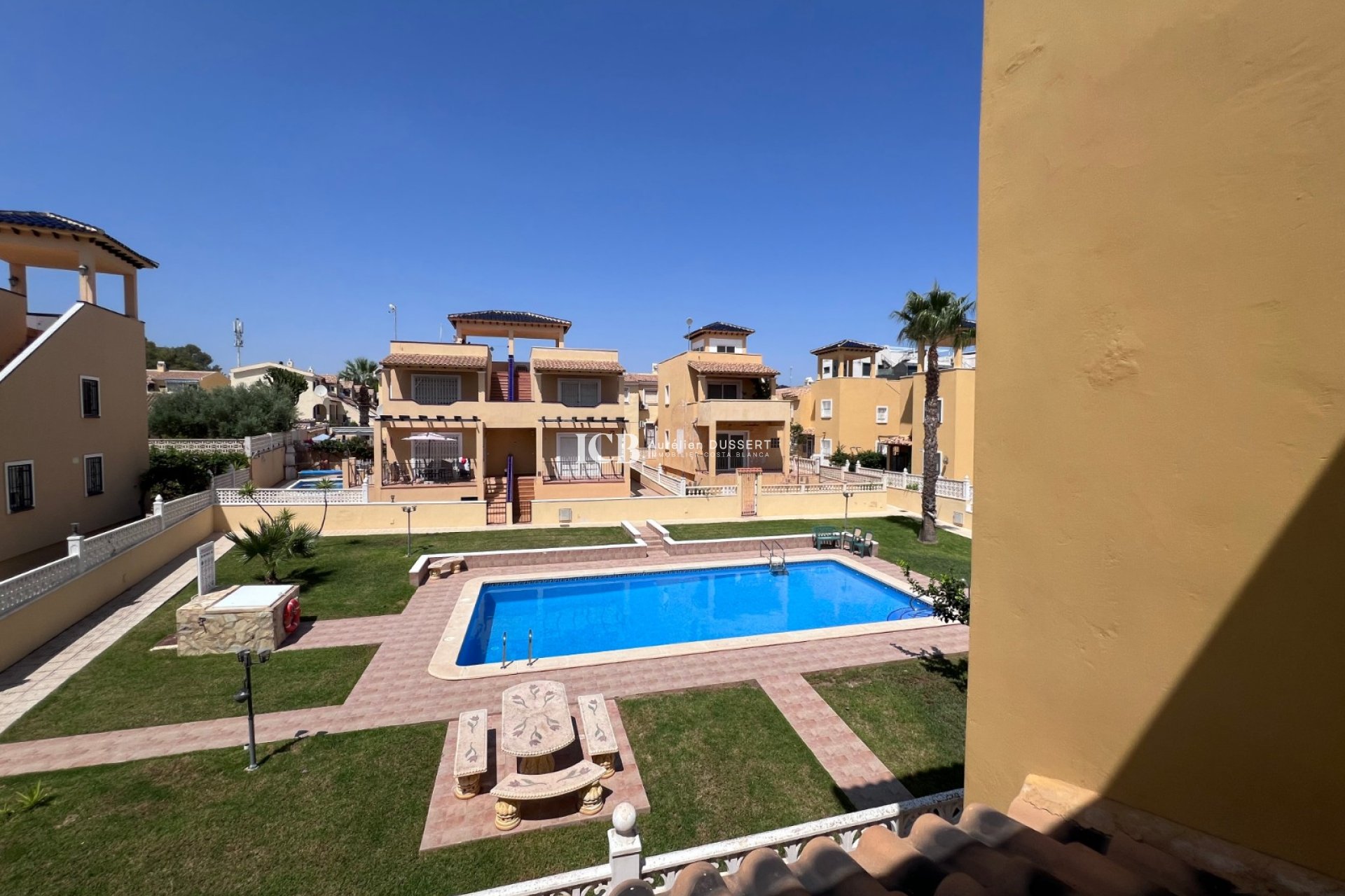 Resale - Villa -
Orihuela Costa - Villamartín