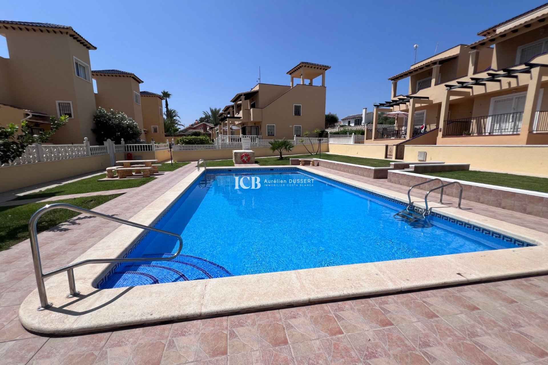 Resale - Villa -
Orihuela Costa - Villamartín