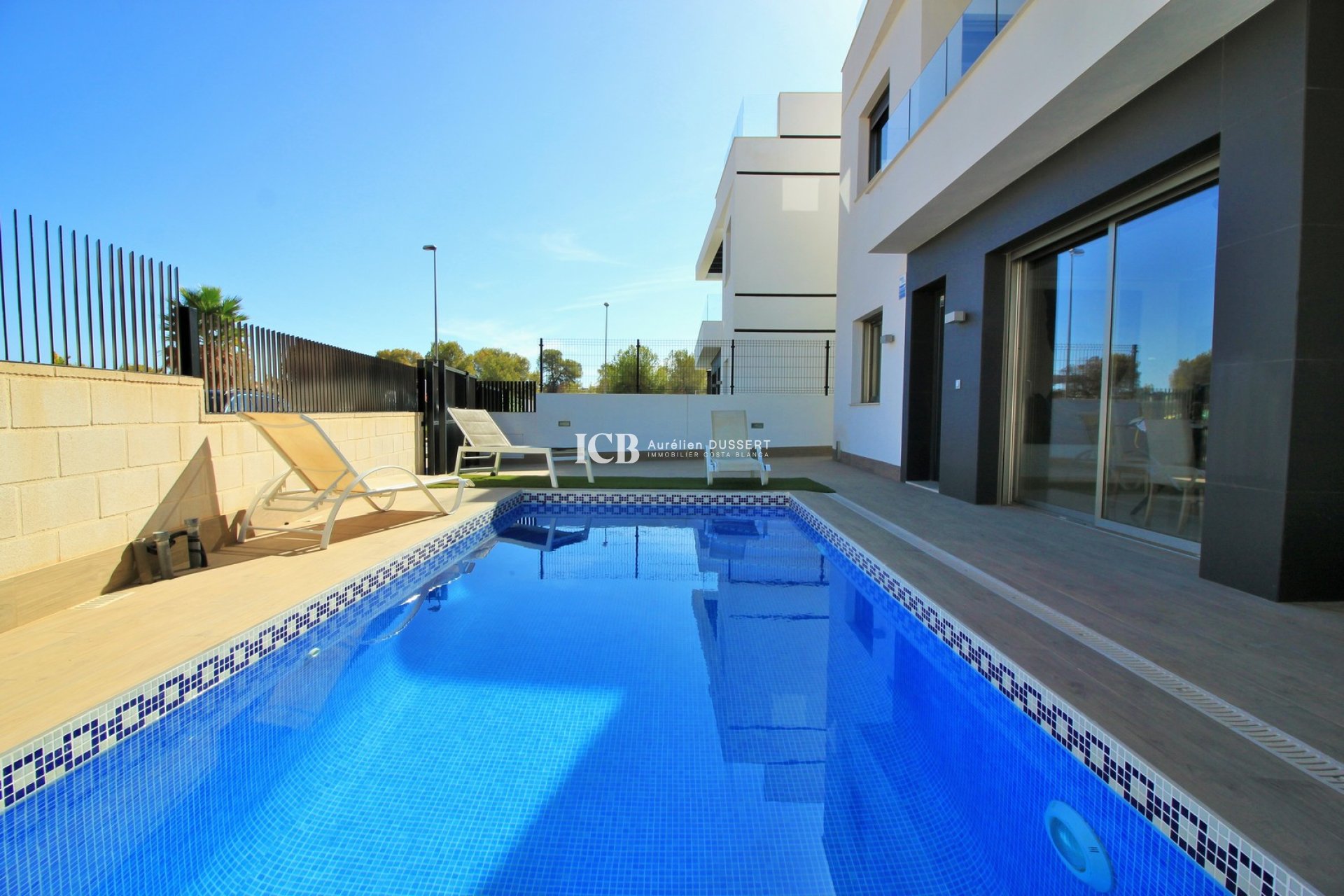 Resale - Villa -
Orihuela Costa - Villamartín