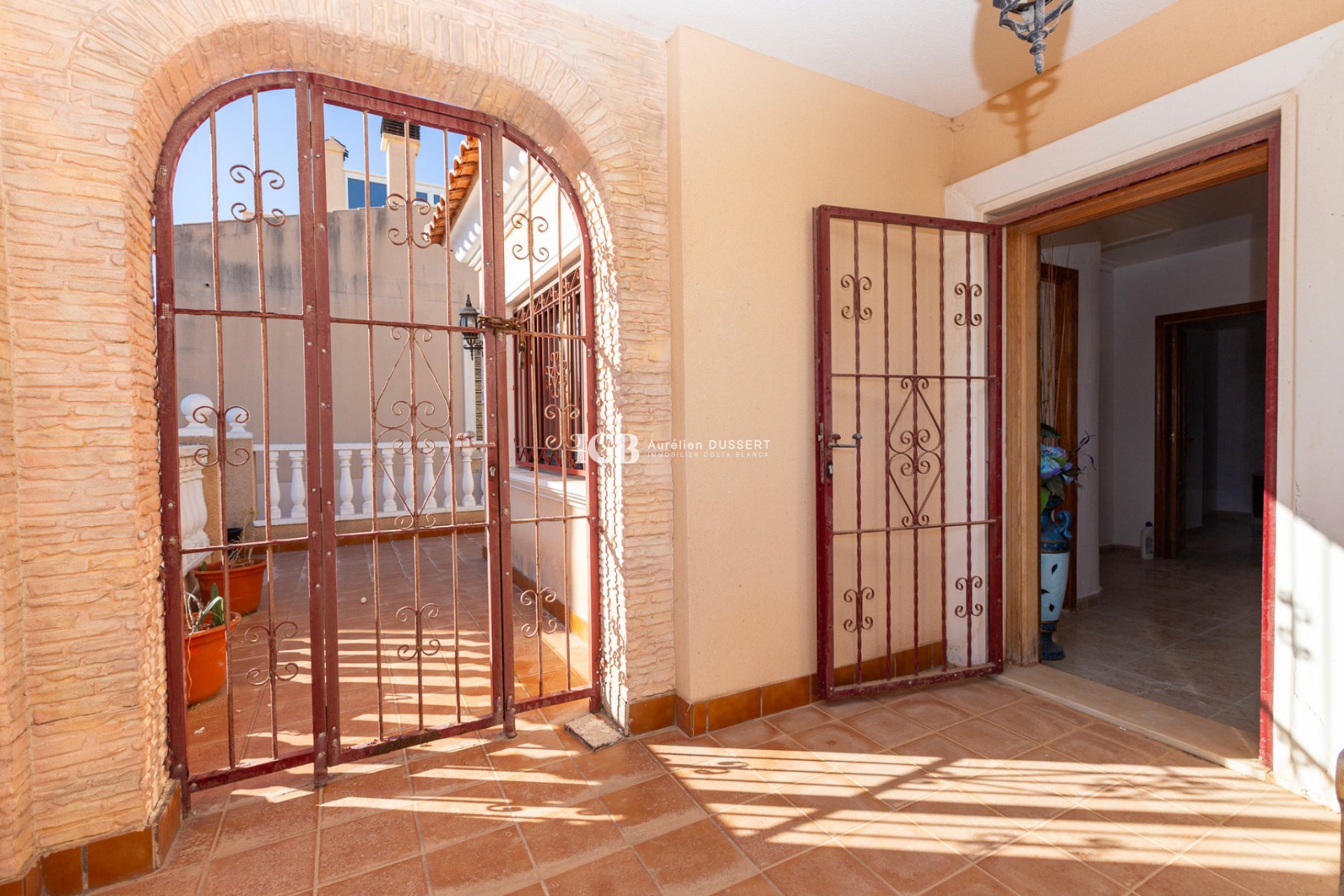 Resale - Villa -
Orihuela Costa - Villamartín