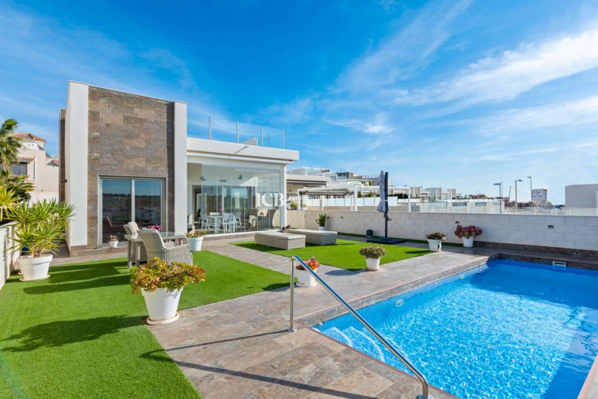 Resale - Villa -
Orihuela Costa - Villamartín