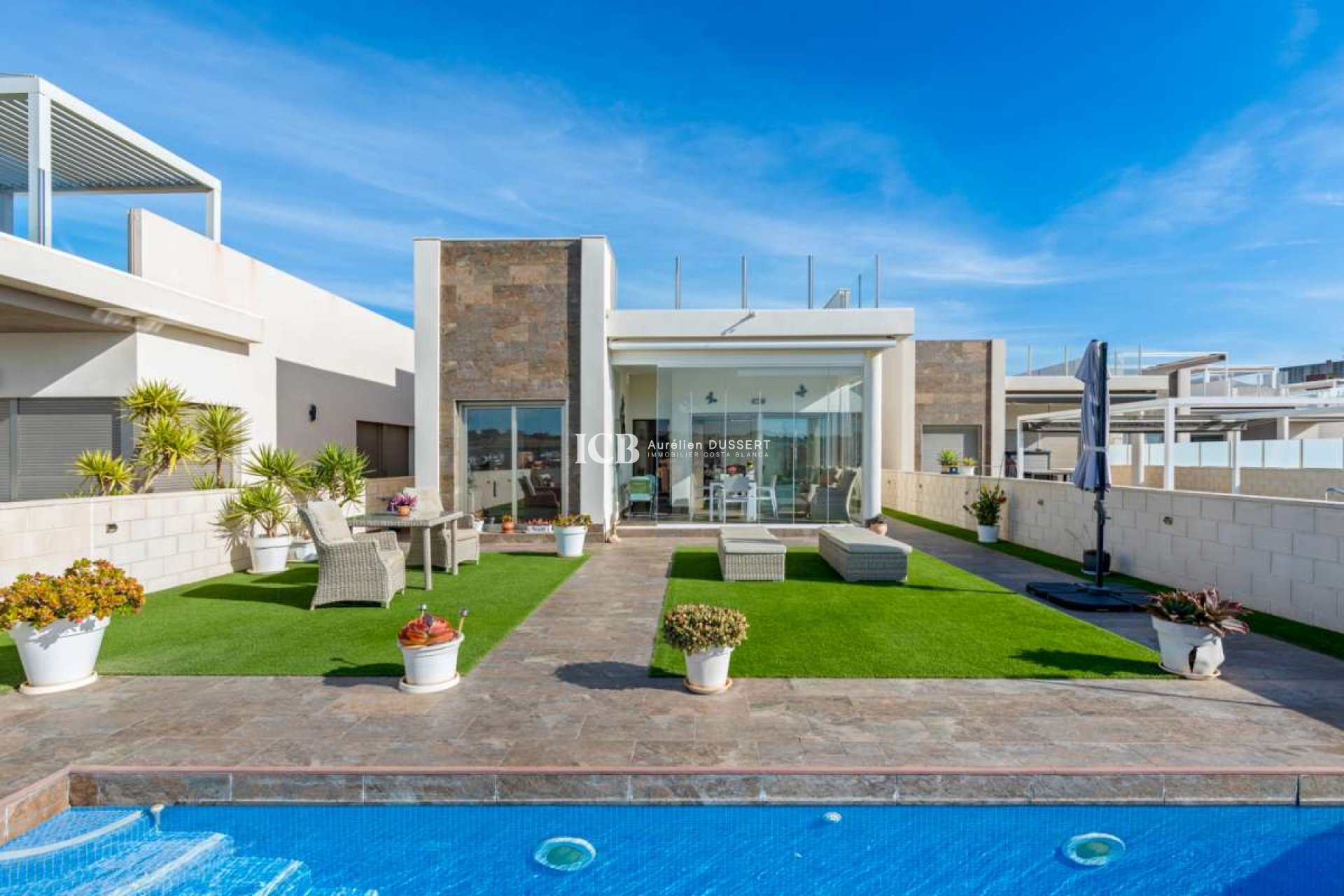 Resale - Villa -
Orihuela Costa - Villamartín