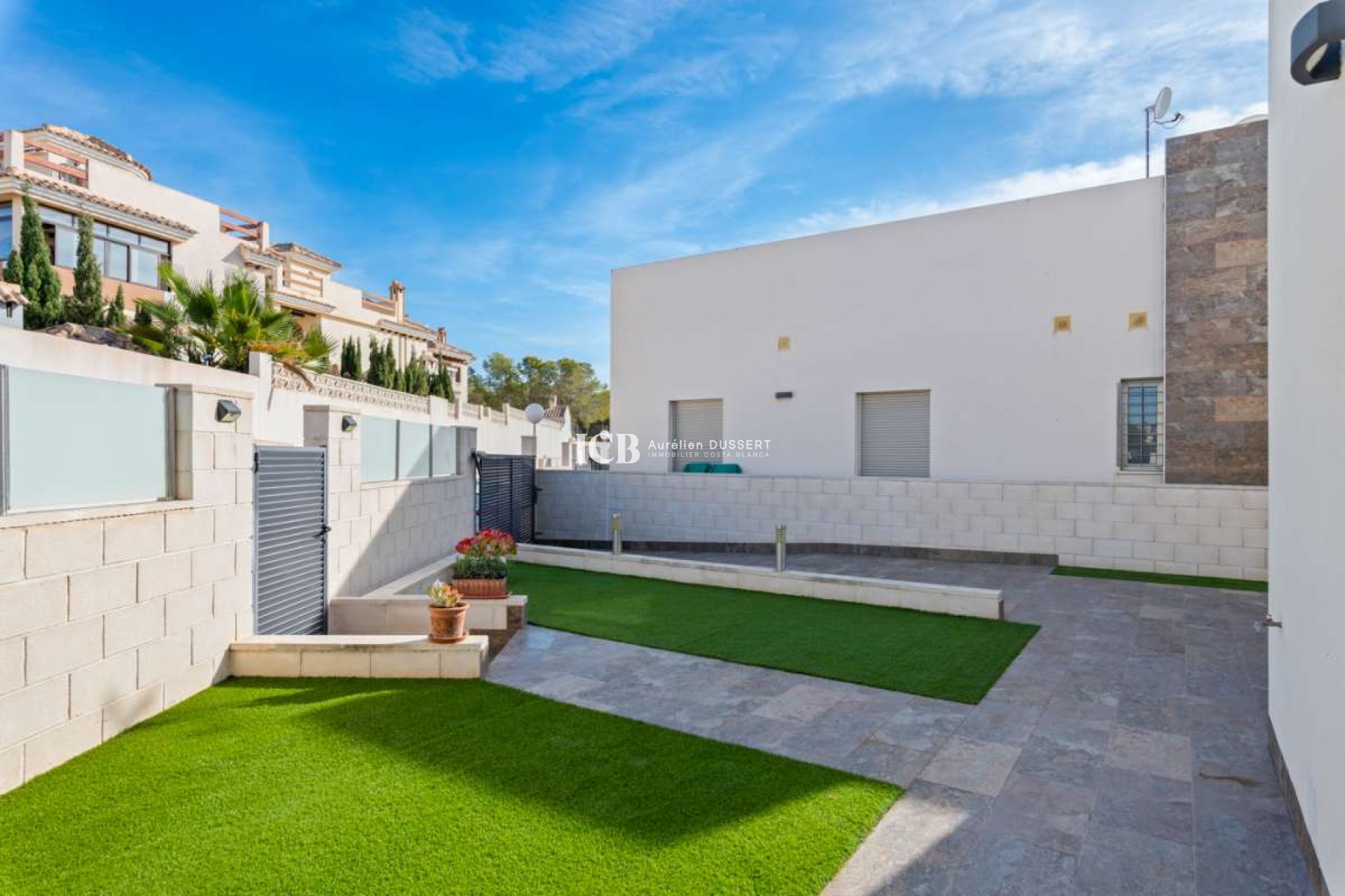 Resale - Villa -
Orihuela Costa - Villamartín