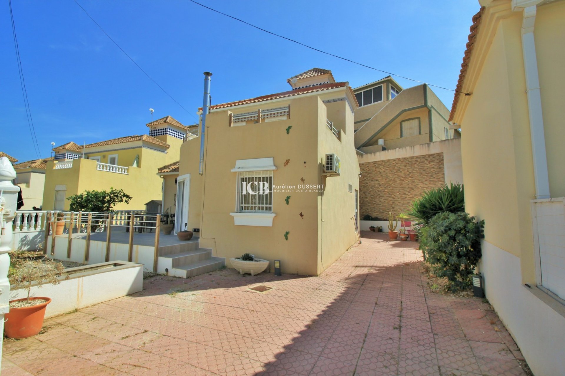 Resale - Villa -
Orihuela Costa - Villamartín