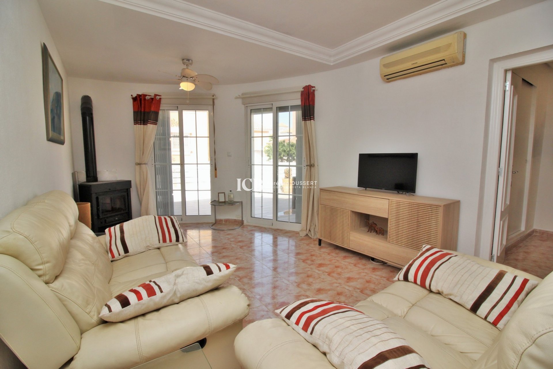 Resale - Villa -
Orihuela Costa - Villamartín