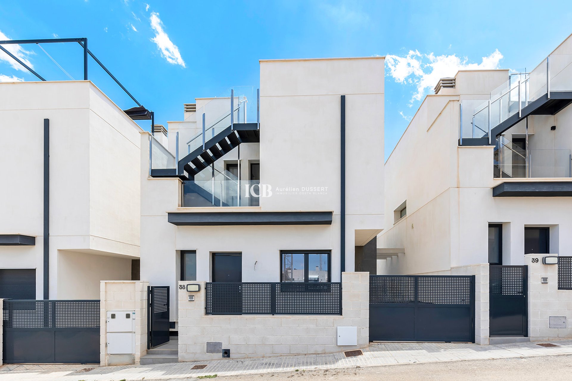 Resale - Villa -
Orihuela Costa - Villamartín