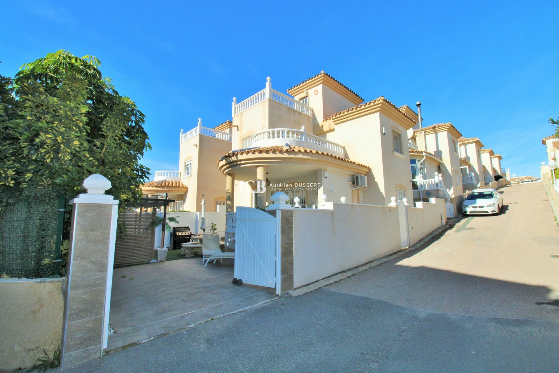 Resale - Villa -
Orihuela Costa - Villamartín