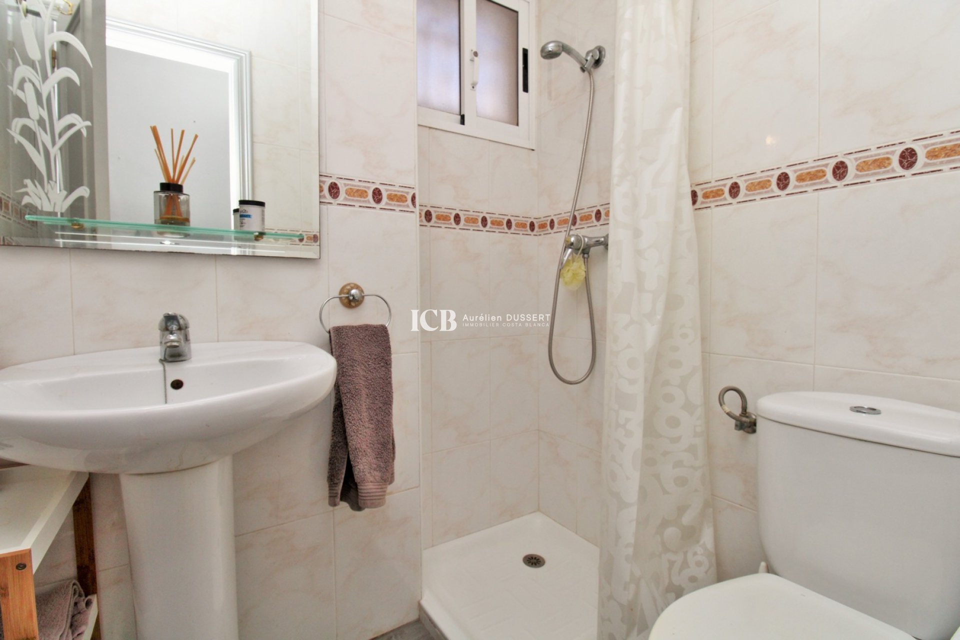 Resale - Villa -
Orihuela Costa - Villamartín