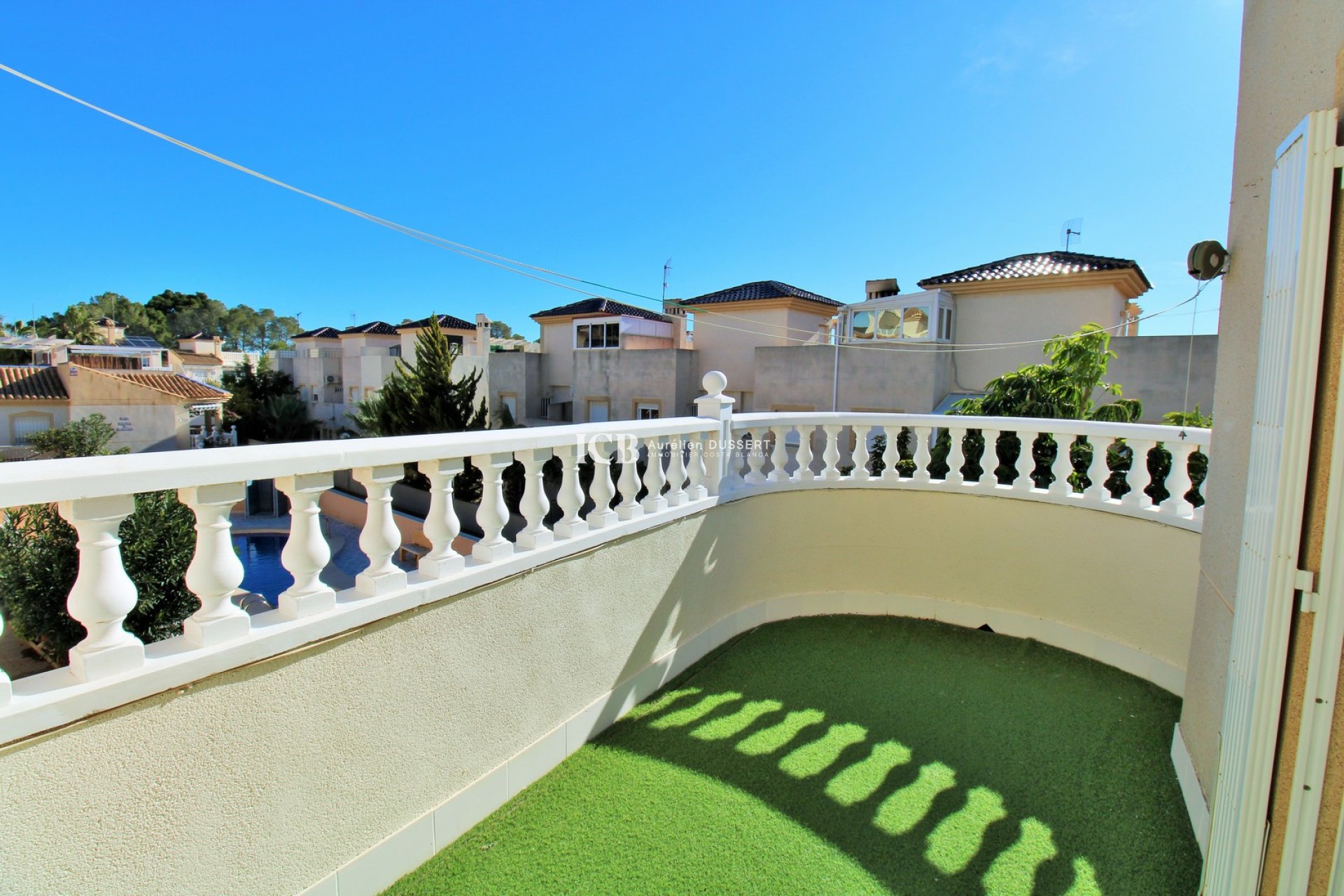 Resale - Villa -
Orihuela Costa - Villamartín