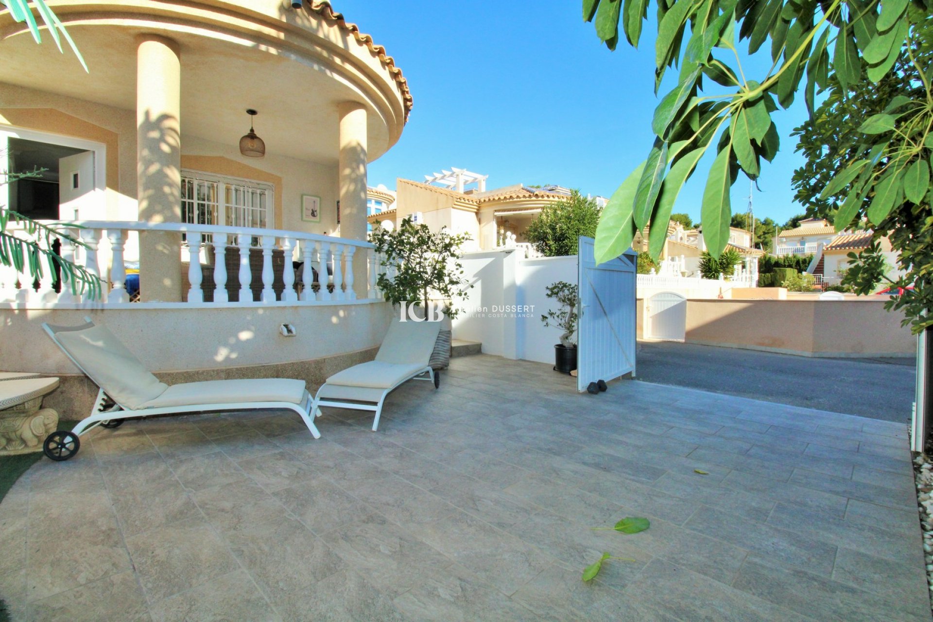 Resale - Villa -
Orihuela Costa - Villamartín