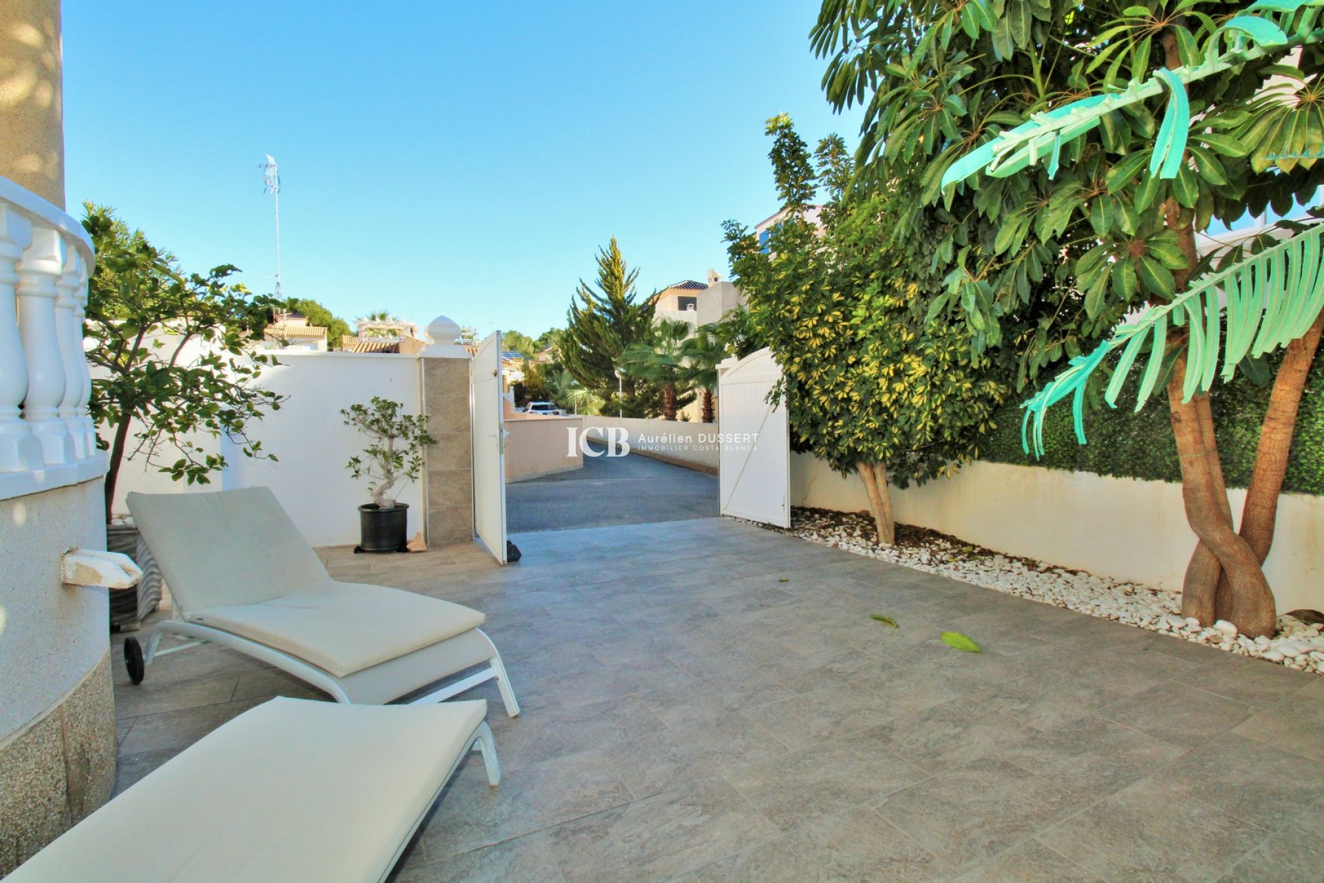 Resale - Villa -
Orihuela Costa - Villamartín