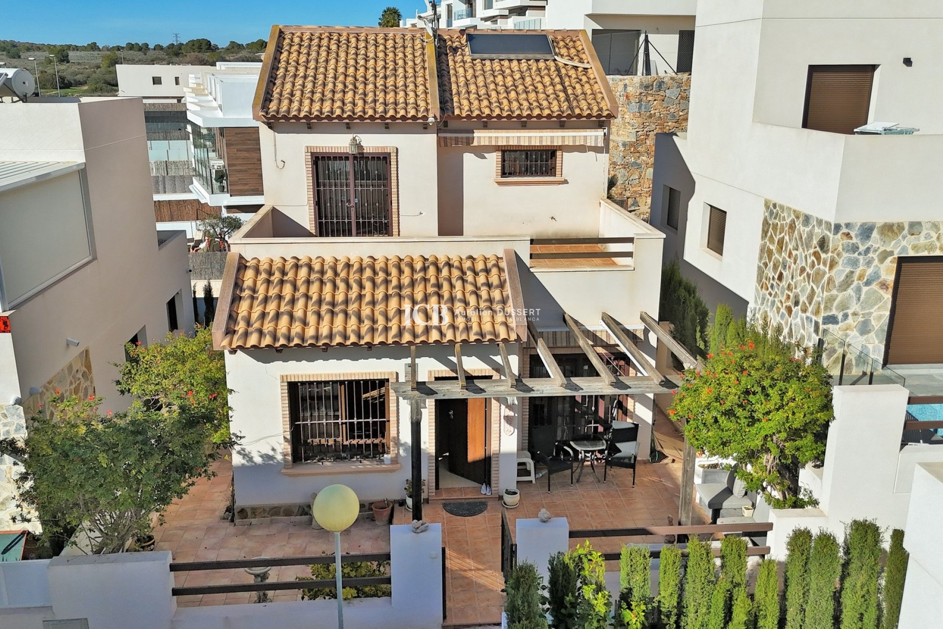 Resale - Villa -
Orihuela Costa - Villamartín