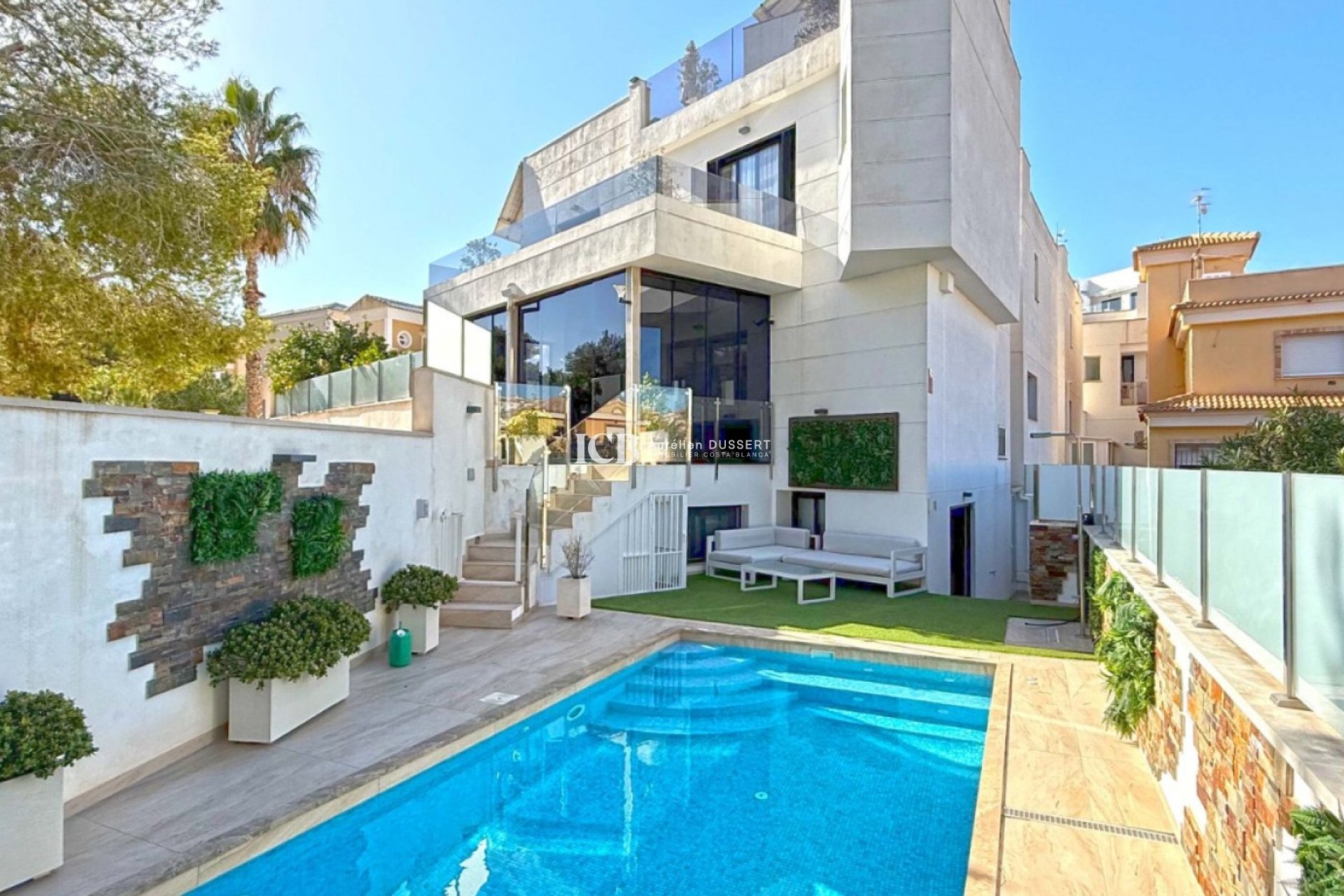 Resale - Villa -
Orihuela Costa - Villamartín