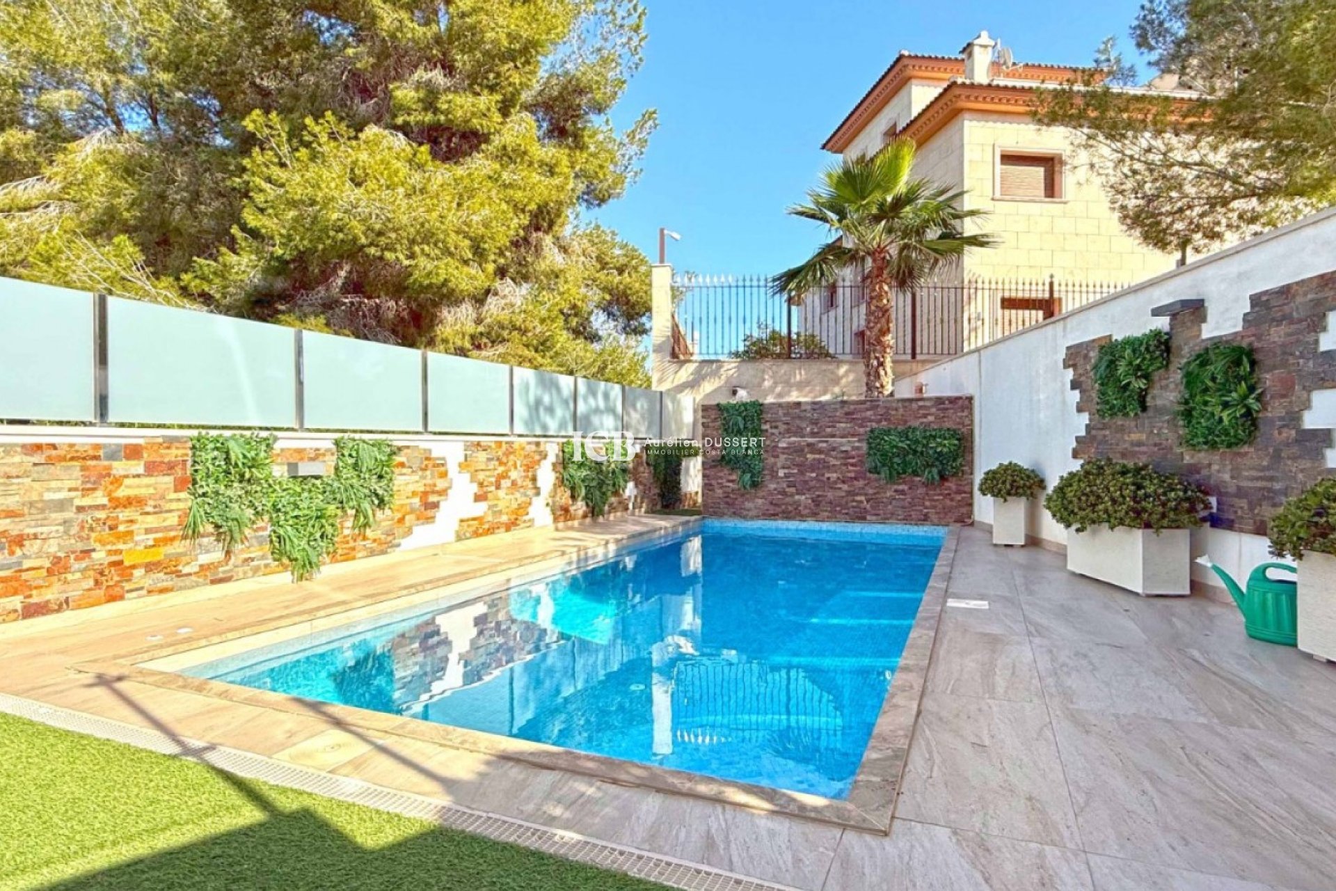 Resale - Villa -
Orihuela Costa - Villamartín