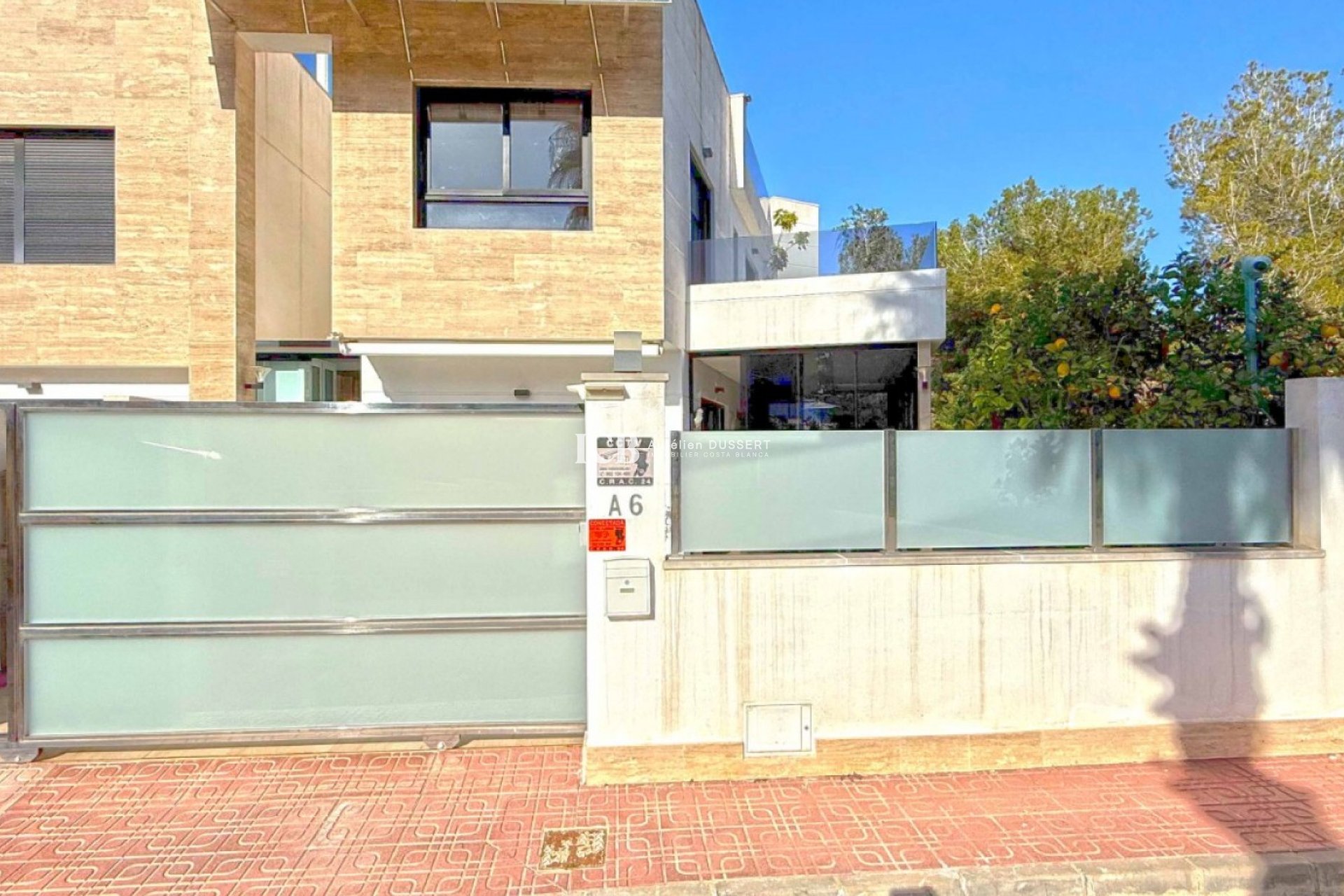 Resale - Villa -
Orihuela Costa - Villamartín