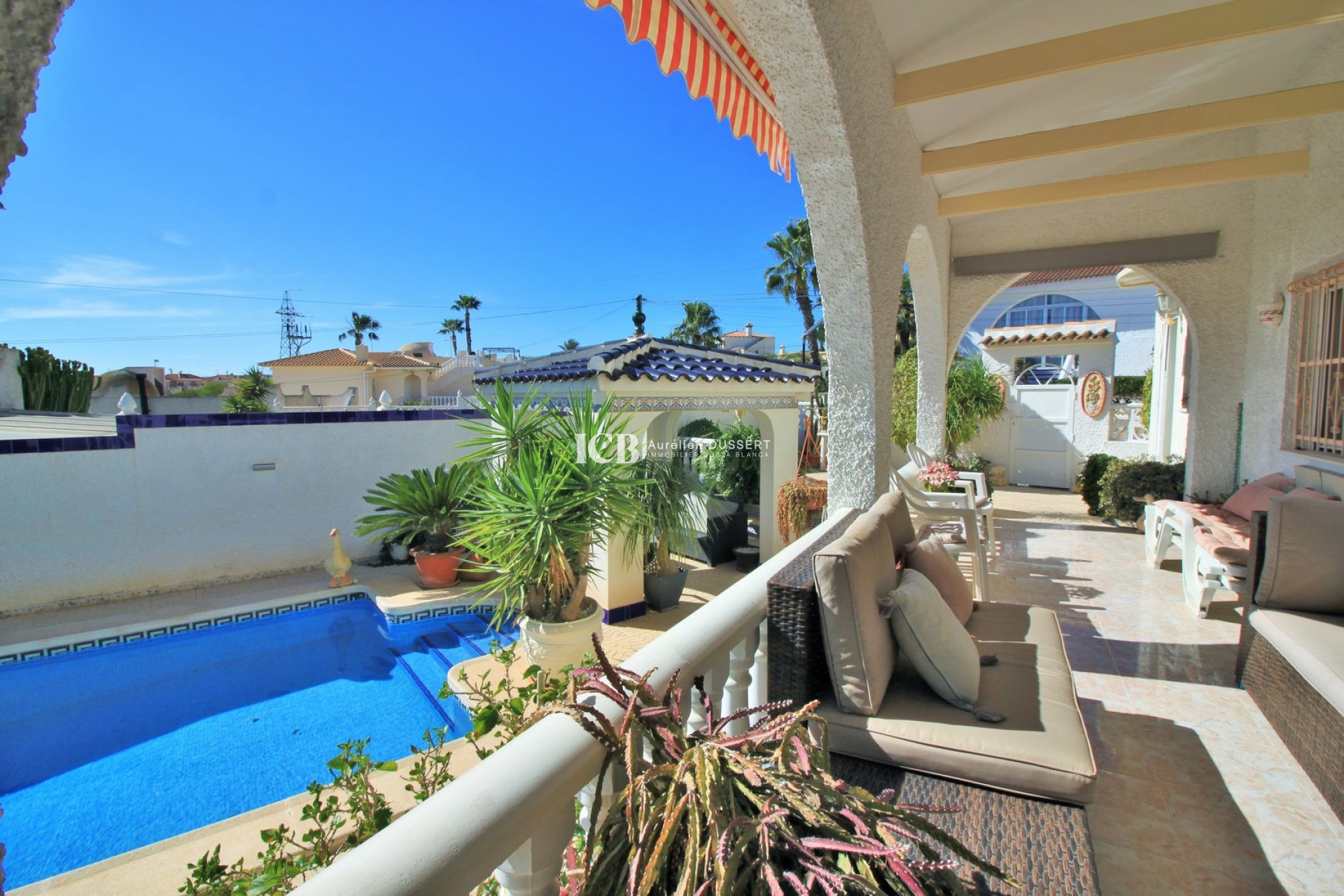 Resale - Villa -
Orihuela Costa - Villamartín